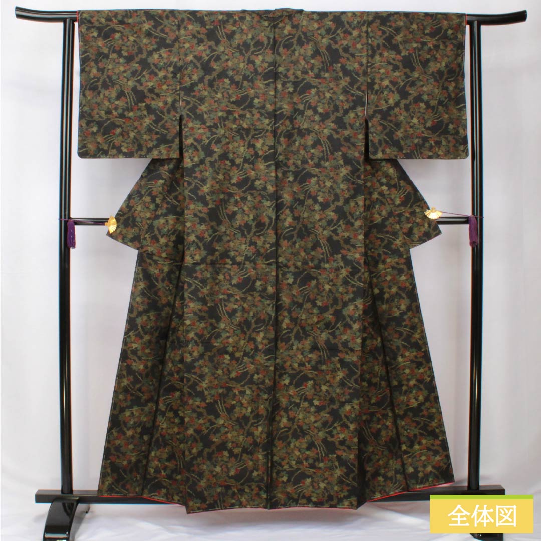 紬 正絹 Sランク 身丈157.5cm 裄丈62cm 大島紬 横双絣 総花 しつけ糸付き 袷 黒系 1116004062310
