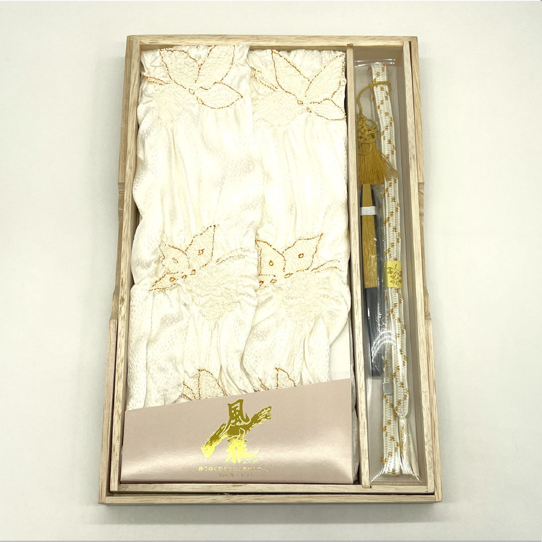 （新古品） 帯締め・帯揚げセット 正絹 NEWランク 乳白色（にゅうはくしょく） 留袖用 蝶 亀房 長さ約160cm 幅約1.4cm フォーマル 白系 1141000351311