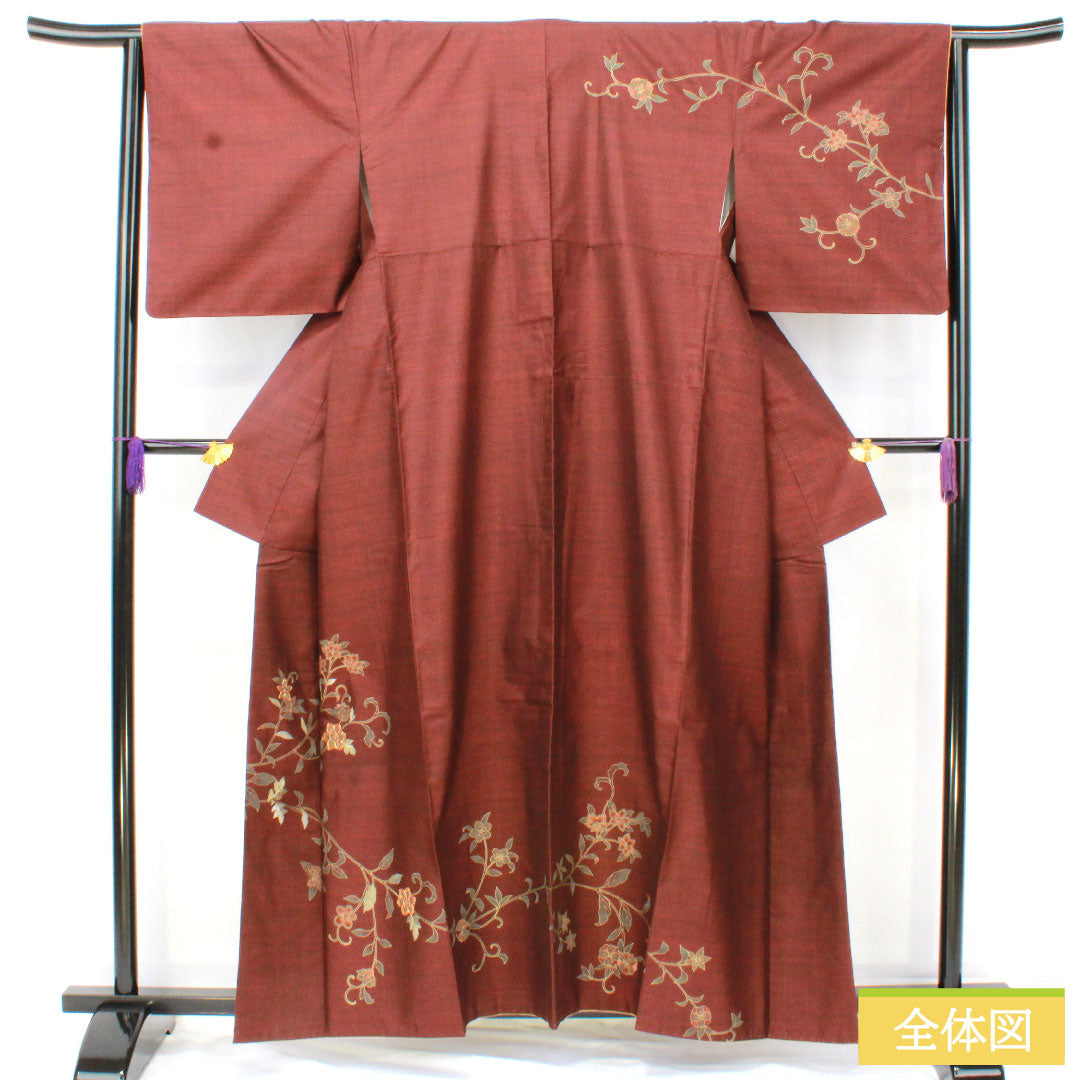 訪問着 正絹 袷 身丈158.5cm 裄丈65cm 生臙脂色（しょうえんじいろ） 大島紬地 紬地 蘇州刺繡 草花模様 Aランク 赤系 1112005493312