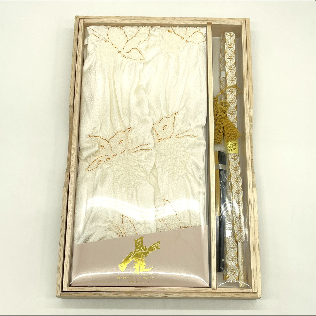 （新古品） 帯締め・帯揚げセット 正絹 NEWランク 乳白色（にゅうはくしょく） 留袖用 蝶 亀房 長さ約160cm 幅約1.8cm フォーマル 白系 1141000301311