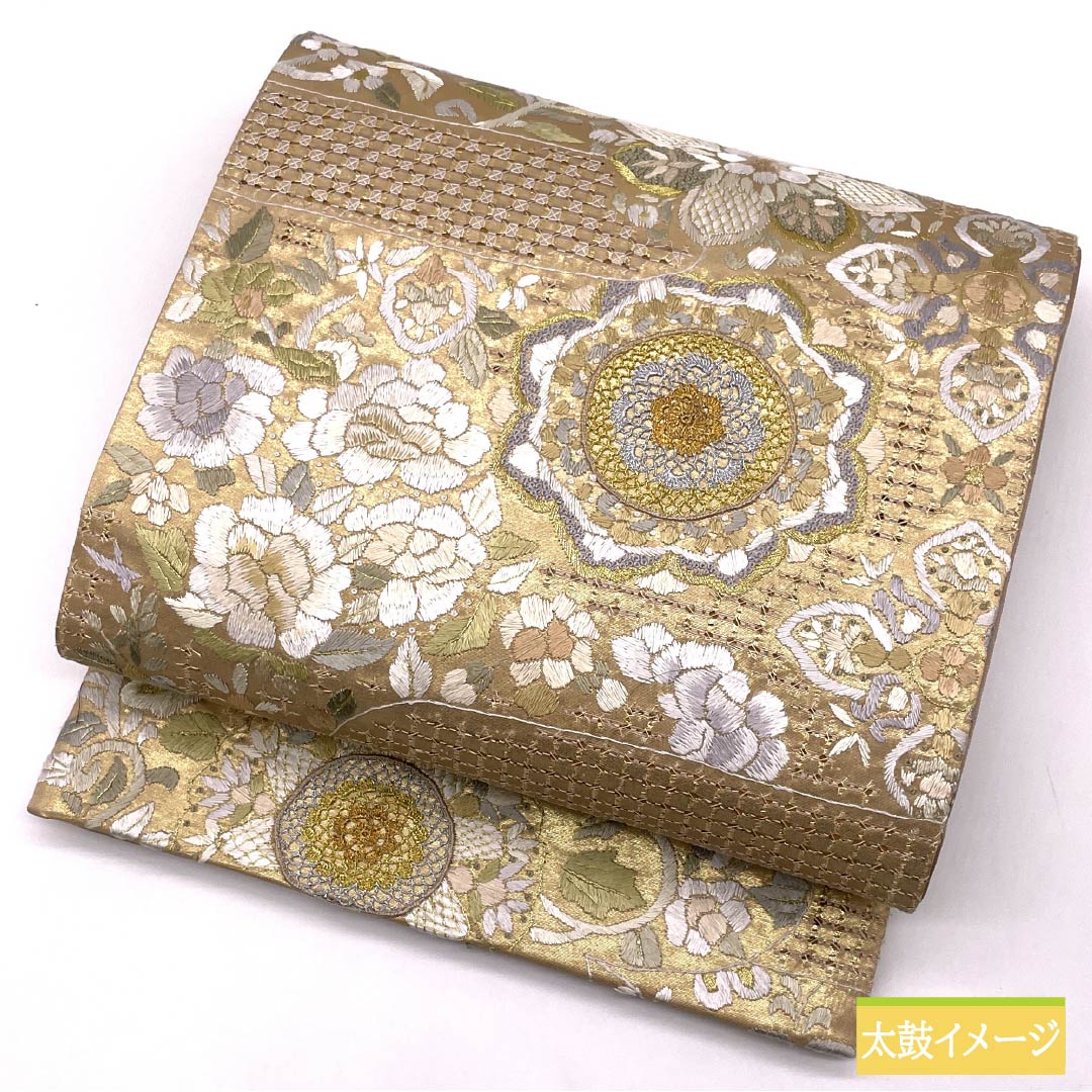 袋帯 正絹 胡桃色（くるみいろ） 唐花 スワトウ刺繍 華文 帯丈444cm Sランク 六通 フォーマル ベージュ系 1123014142325