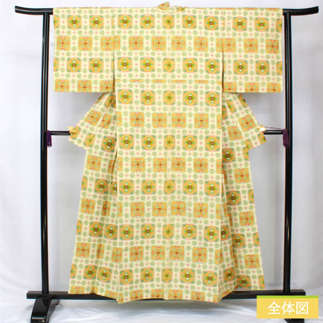 紬 ポリエステル Aランク 身丈156.5cm 裄丈62cm 薄卵色（うすたまごいろ） 幾何学模様 袷 クリーム系 1116003993315