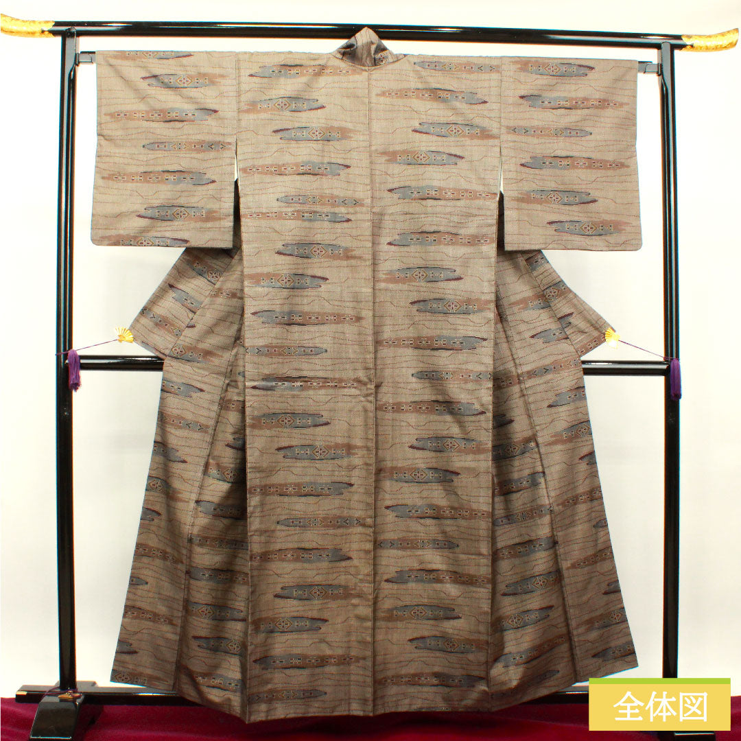 大島紬 正絹 身丈159cm 裄丈66.5cm  経緯絣 幾何学模様 Sランク 袷 茶系 1116002902314