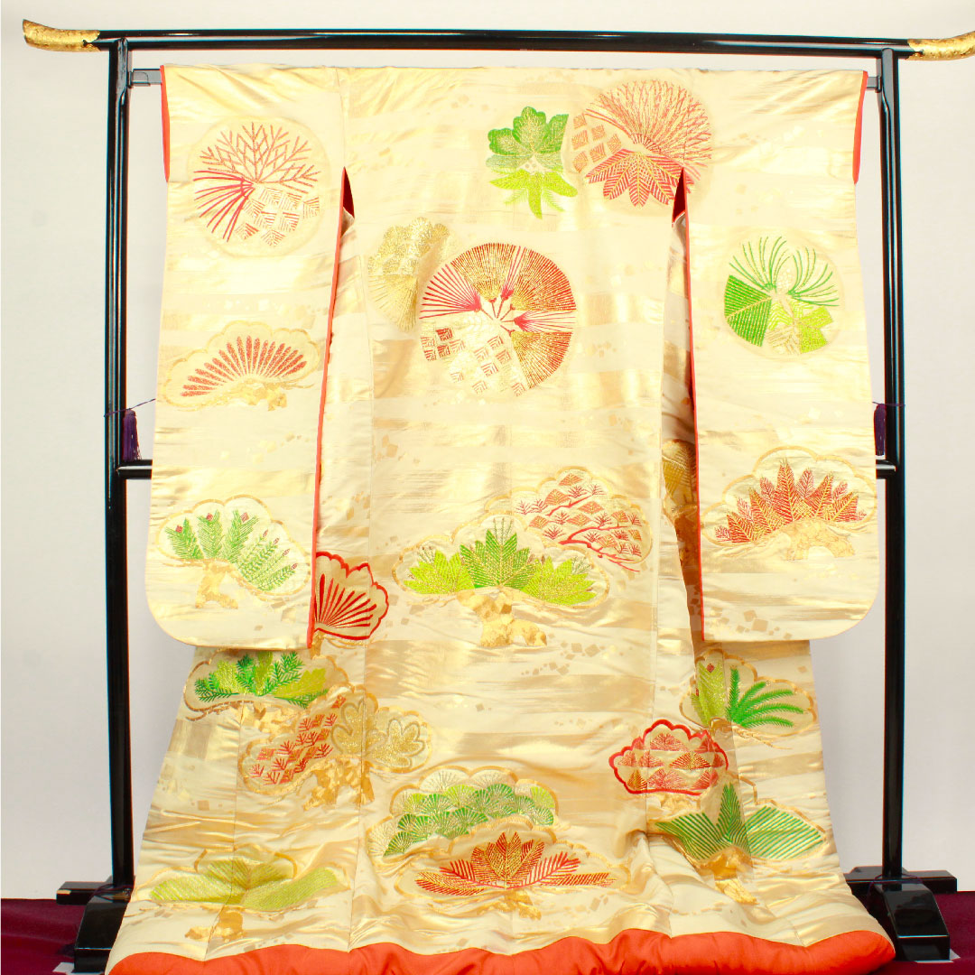 リサイクル着物】色打掛 身丈184cm 千總 大丸 千歳契松文 金駒刺繡