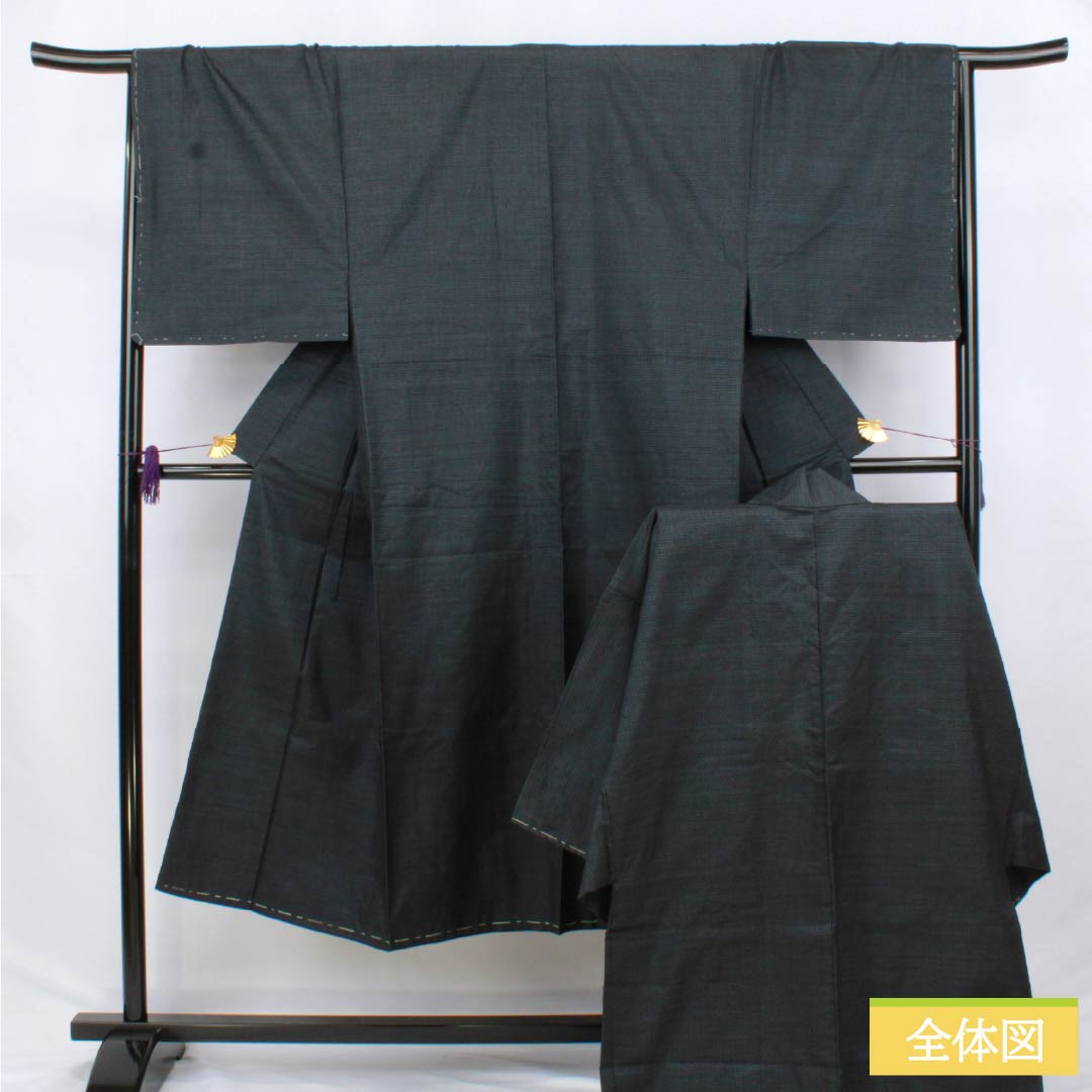 男物 正絹 Aランク 身丈140cm 裄丈67.5cm 大島紬 亀甲 アンサンブル しつけ糸付き 袷 黒系 1119001283410