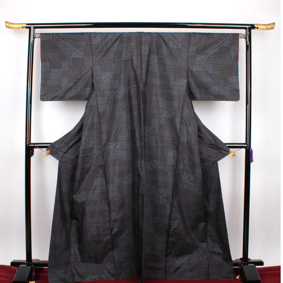 大島紬 身丈169.5cm 裄丈68cm 経緯絣 正倉院文様 正絹 Aランク 袷 紺系 1116001863518