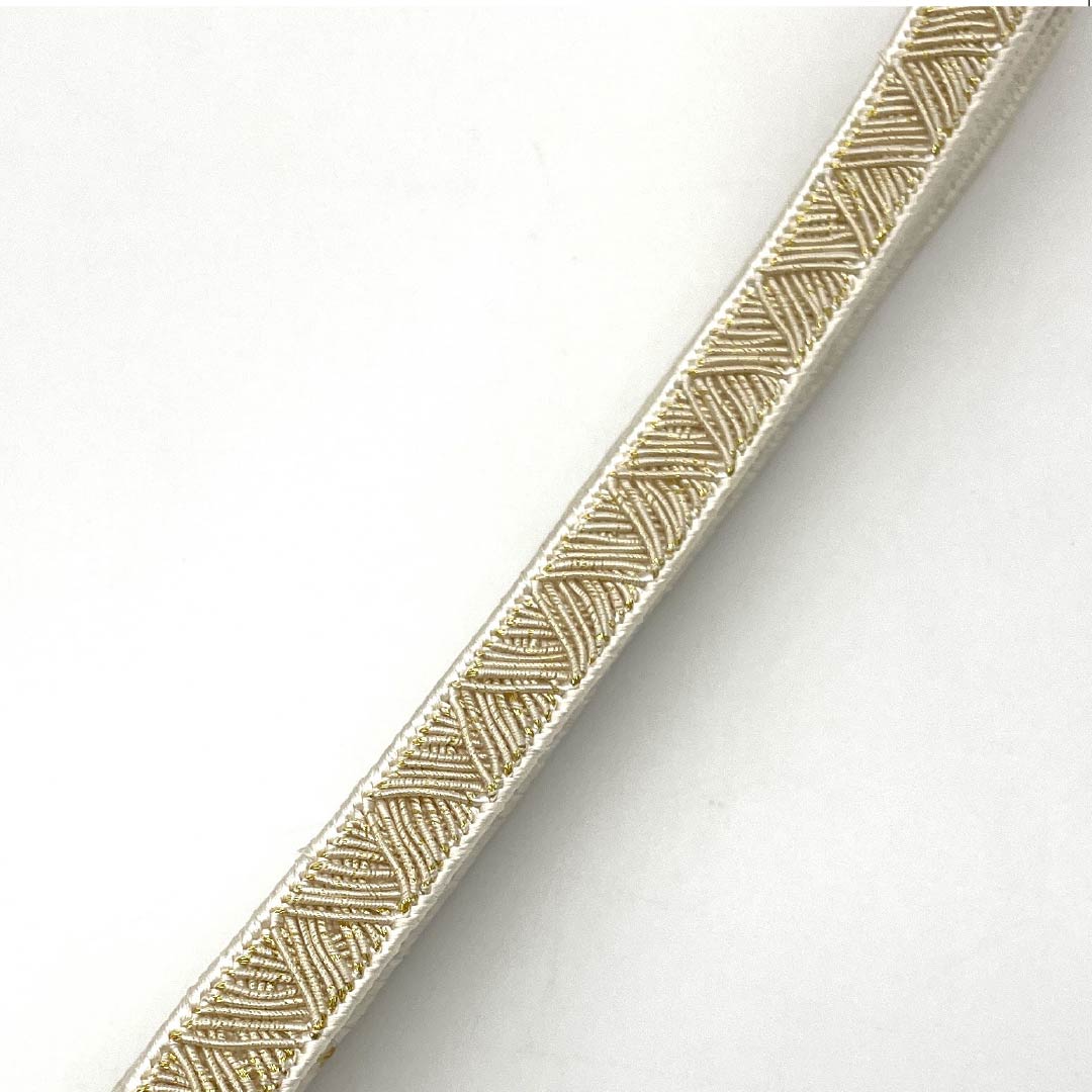 帯締め 正絹 Sランク 白色（しろいろ） 金色 鱗模様 長さ約160.5cm 幅約1.5cm フォーマル 白系 1135004602311