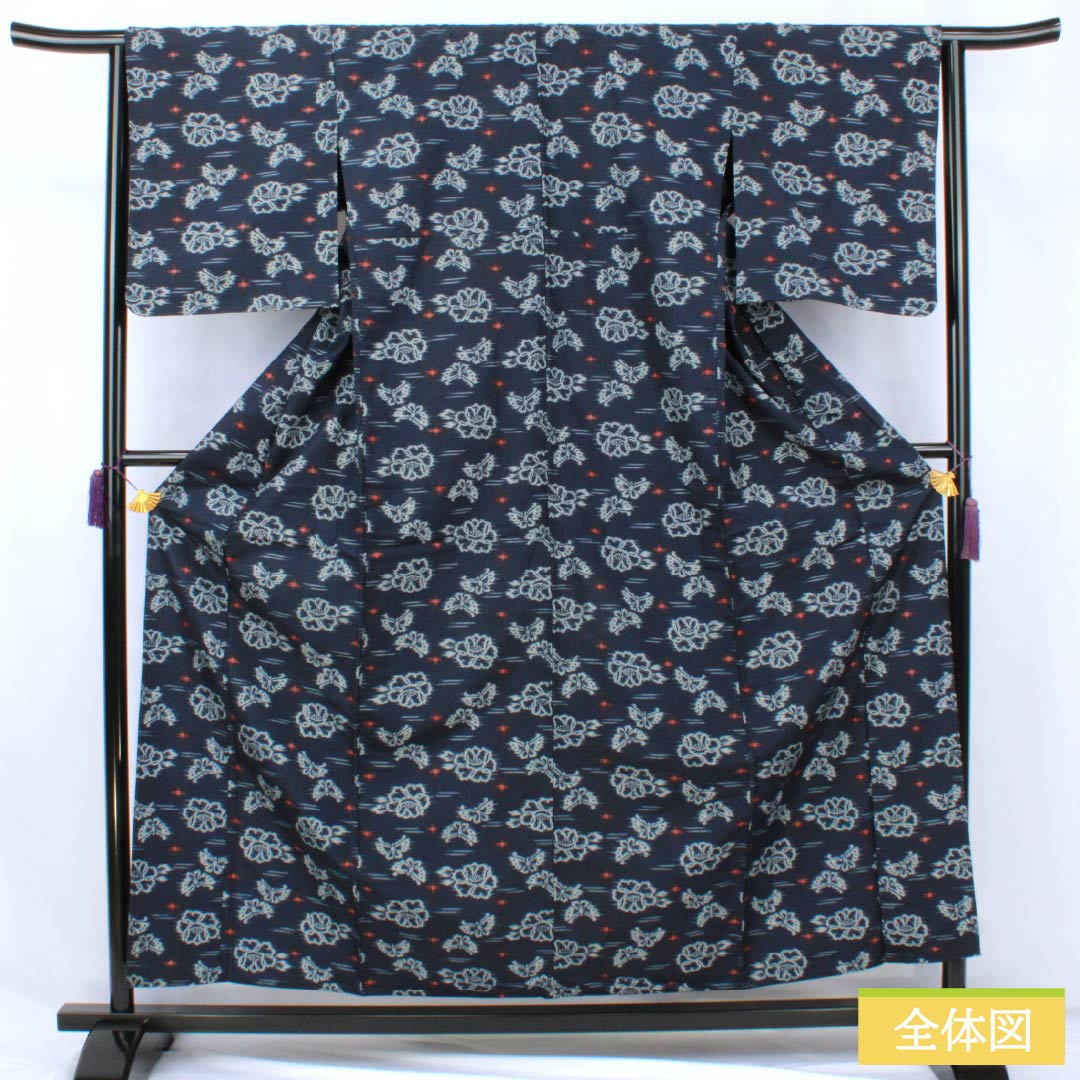 紬 正絹 Sランク 身丈159cm 裄丈64cm 濃紺色（のうこんいろ） 花 蝶 単衣 紺系 1116004712318