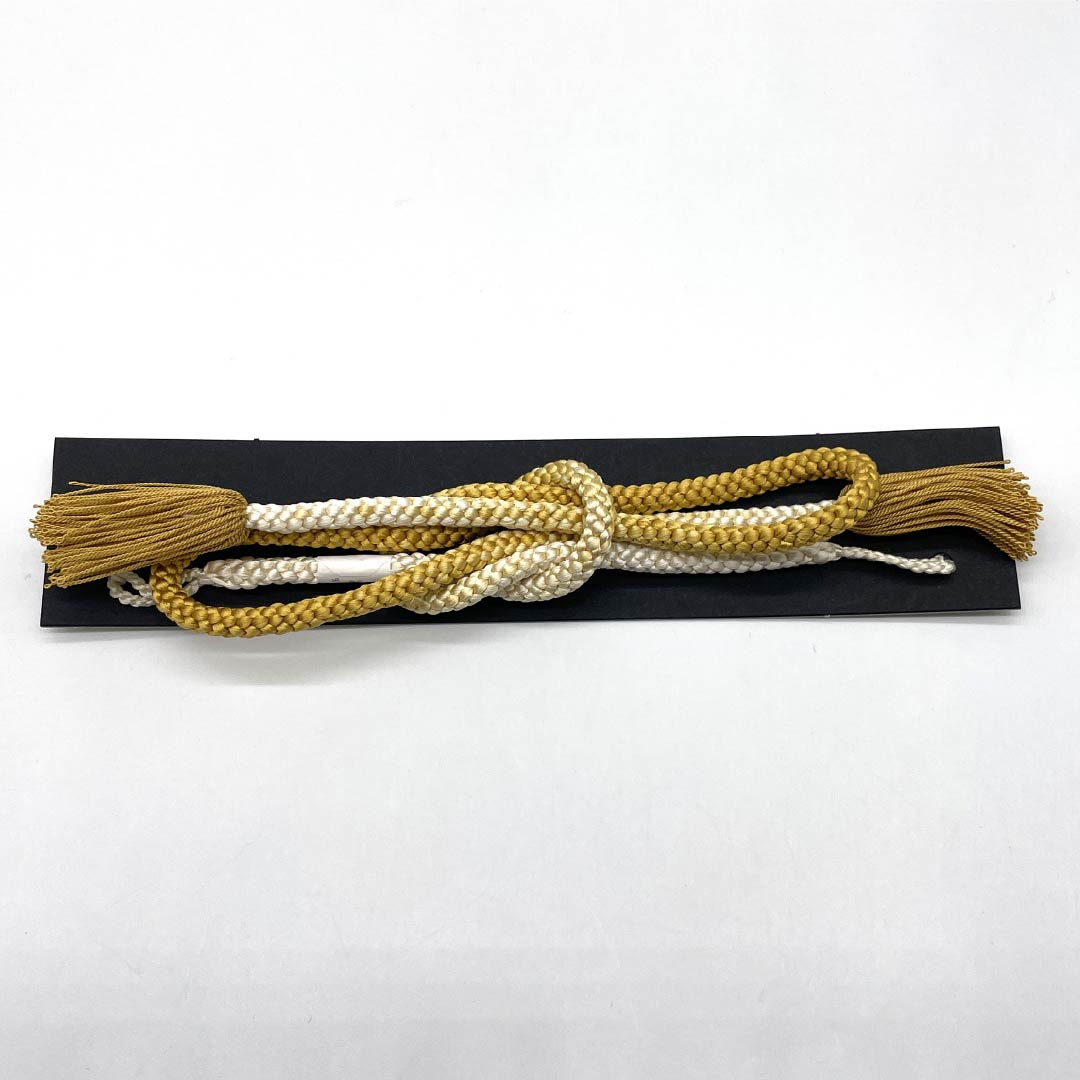 羽織紐 正絹 NEWランク カジュアル 黄土色（おうどいろ） 撚り房 もろ縄結び 蝶結び 丸組み 黄系 1121000121923