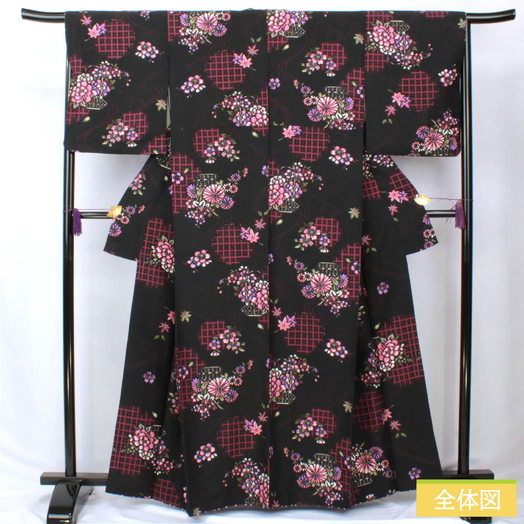 小紋 ポリエステル 身丈163cm 裄丈67cm 袷 花籠 洗える着物 Aランク 黒系 1115005893410