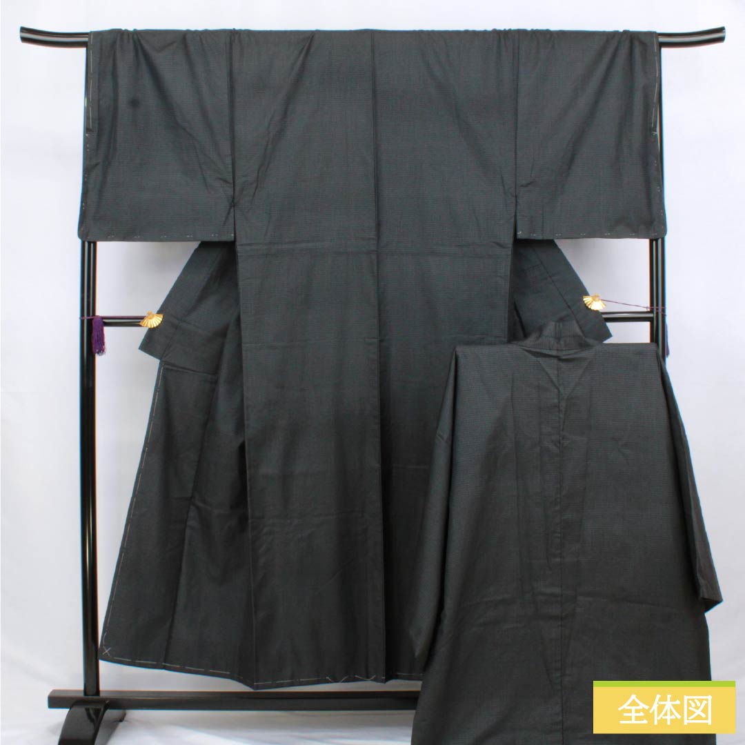 男物 正絹 Aランク 身丈151cm 裄丈71.5cm 大島紬 幾何学模様 アンサンブル しつけ糸付き 袷 黒系 1119001293510