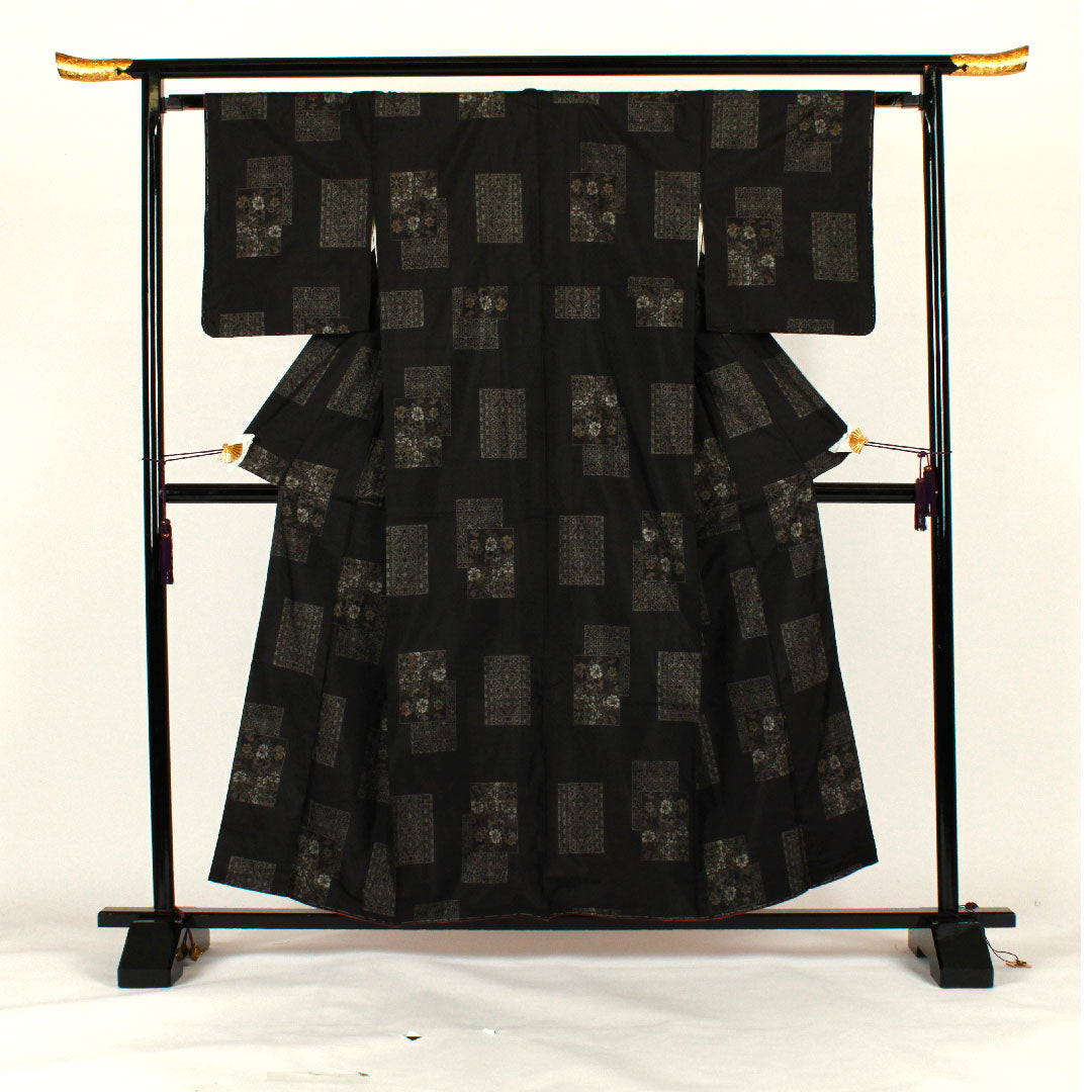 村山大島 身丈158cm 裄丈64cm 草花模様 正絹 Sランク 袷 黒系 1116001152310