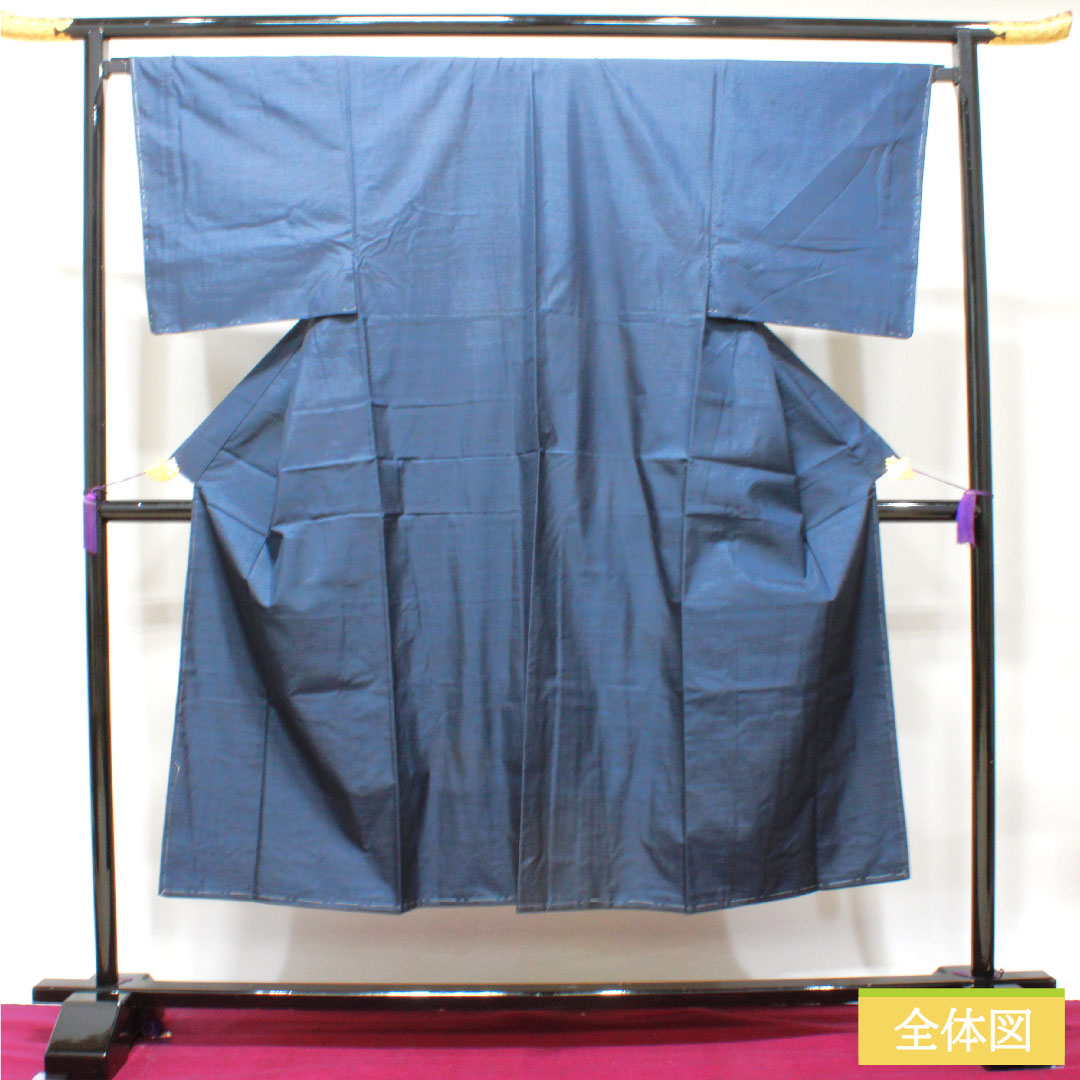 男物 正絹 身丈146cm 裄丈67.5cm  大島紬 100亀甲 しつけ糸付き 未使用品 Sランク 袷 紺系 1119000752418