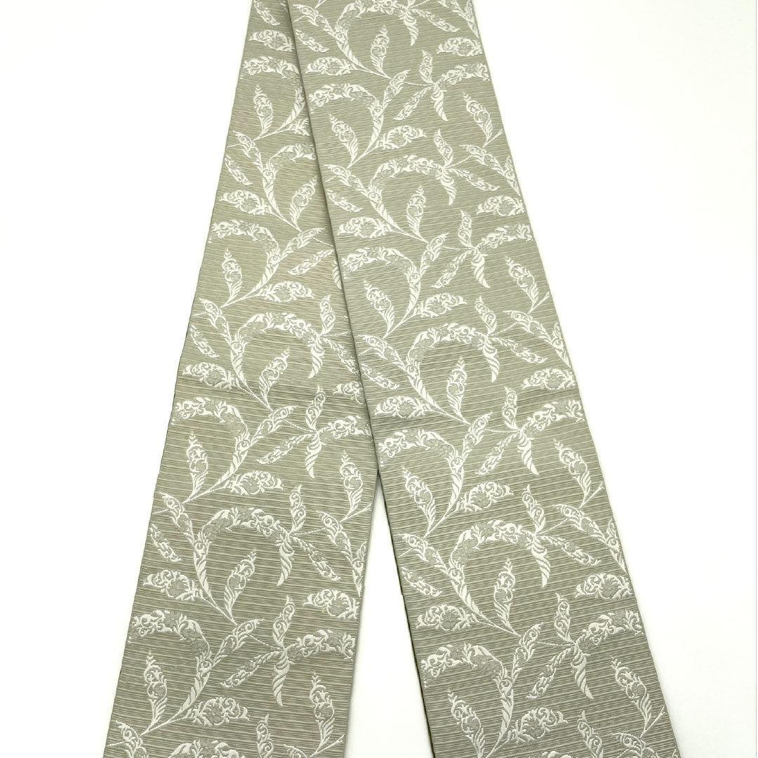 （新品）半幅帯 ポリエステル NEWランク 裏柳色（うらやなぎいろ） 早蕨色（さわらびいろ） 植物模様 花菱風 リバーシブル 帯丈400cm グレー系 1125002651422