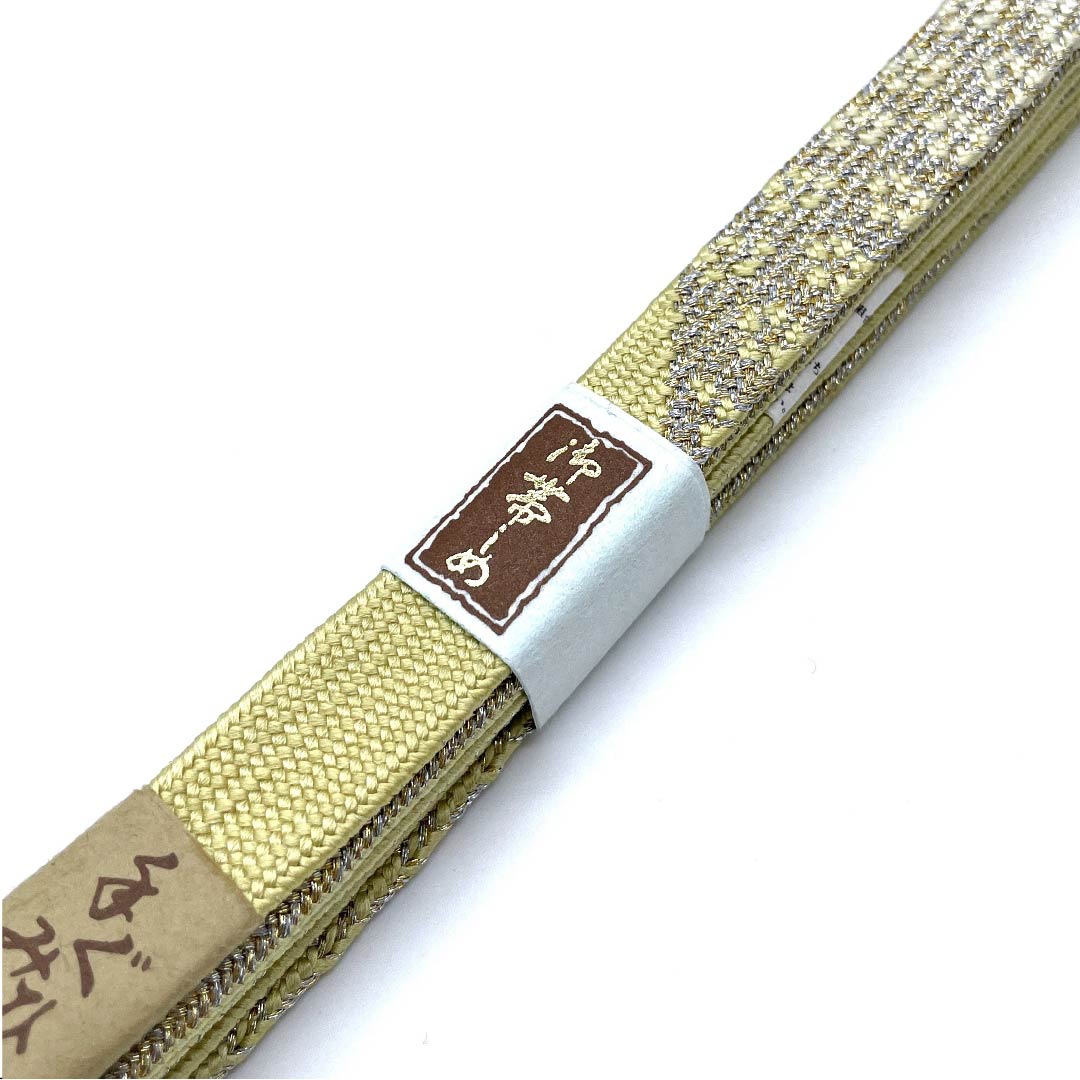 （新古品） 帯締め 正絹 四分紐 嫩黄色色（どんこうしょくいろ） 金属糸使用 手組紐 新古品 長さ約156cm 幅約1.5cm セミフォーマル Sランク 黄系 1135001002923