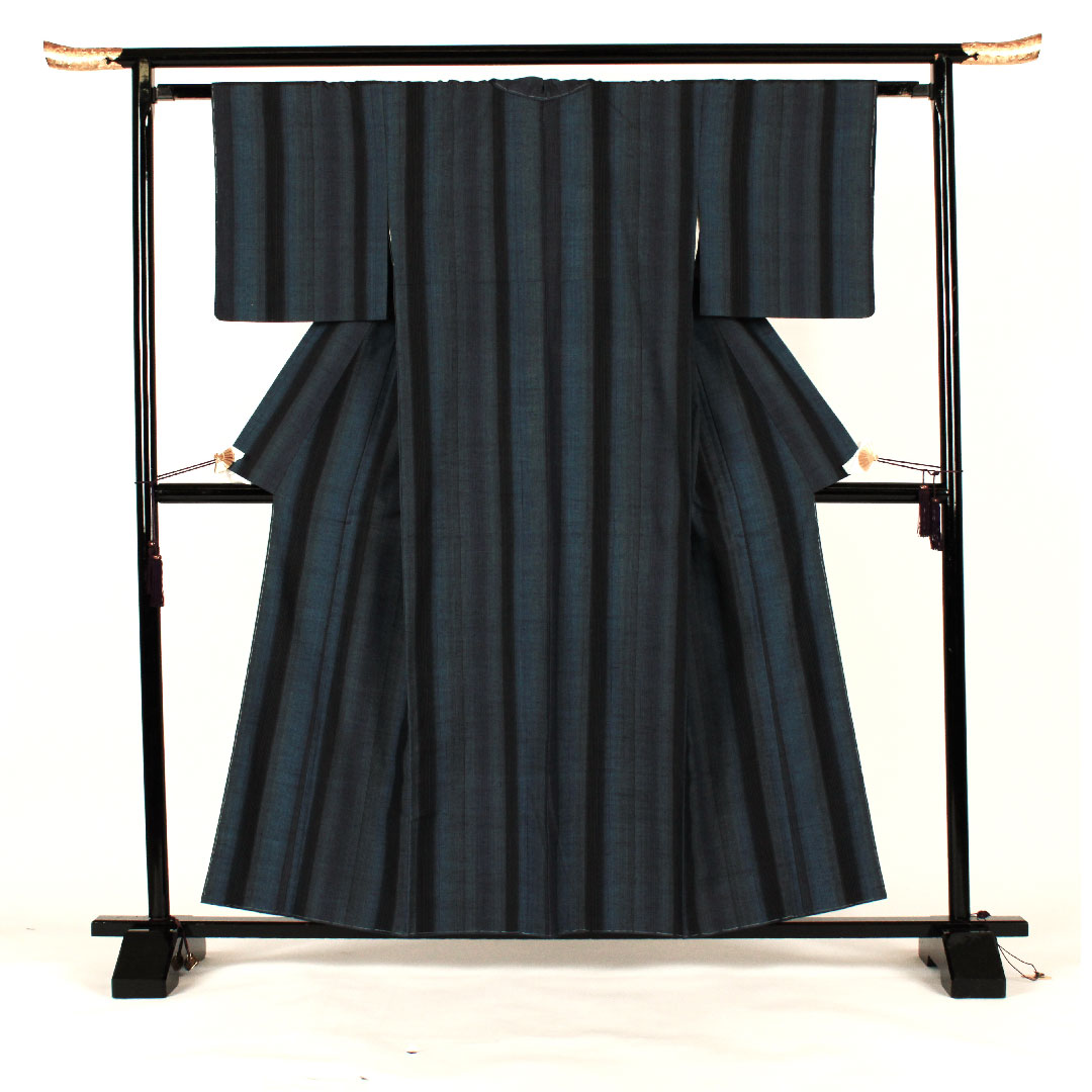 紬 身丈157.5cm 裄丈62cm 縞模様 手織り 正絹 Sランク 袷 紺系 1116001002318
