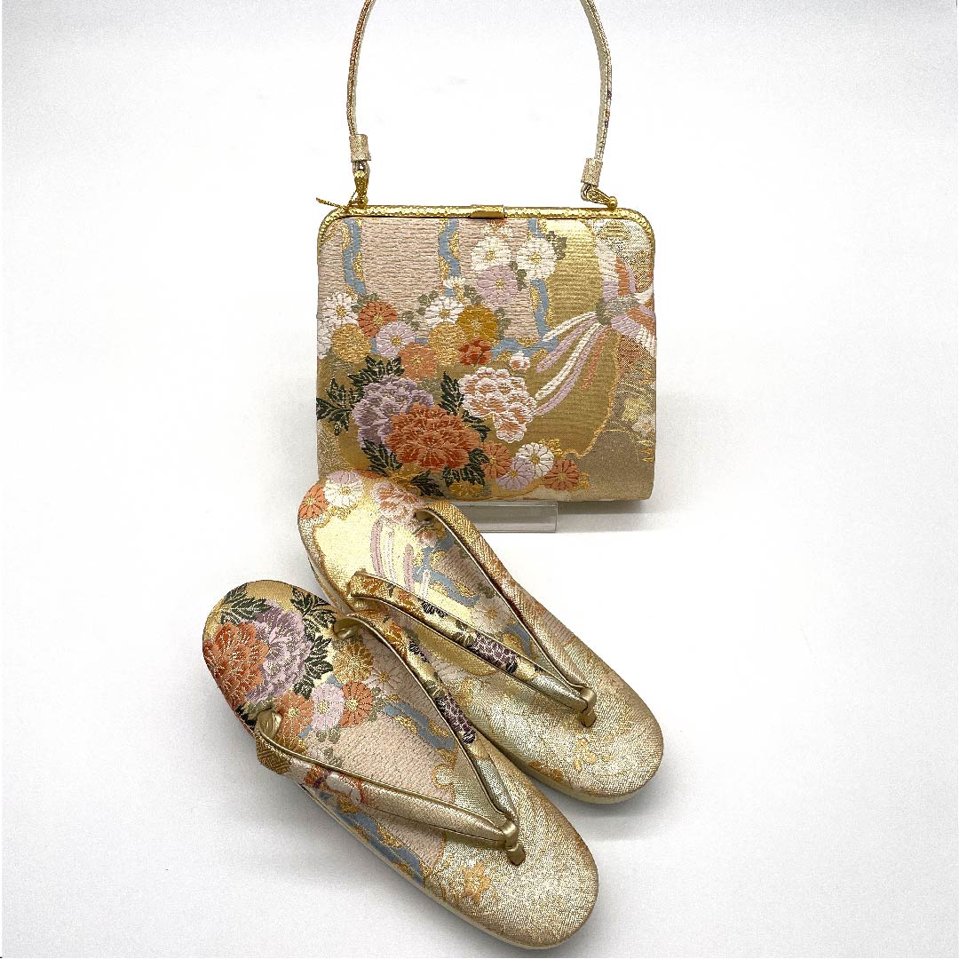 （新古品）草履バックセット フォーマル 金色（きんいろ） 未使用品 留袖用 古典柄 Mサイズ 金系 Sランク 1133000072321