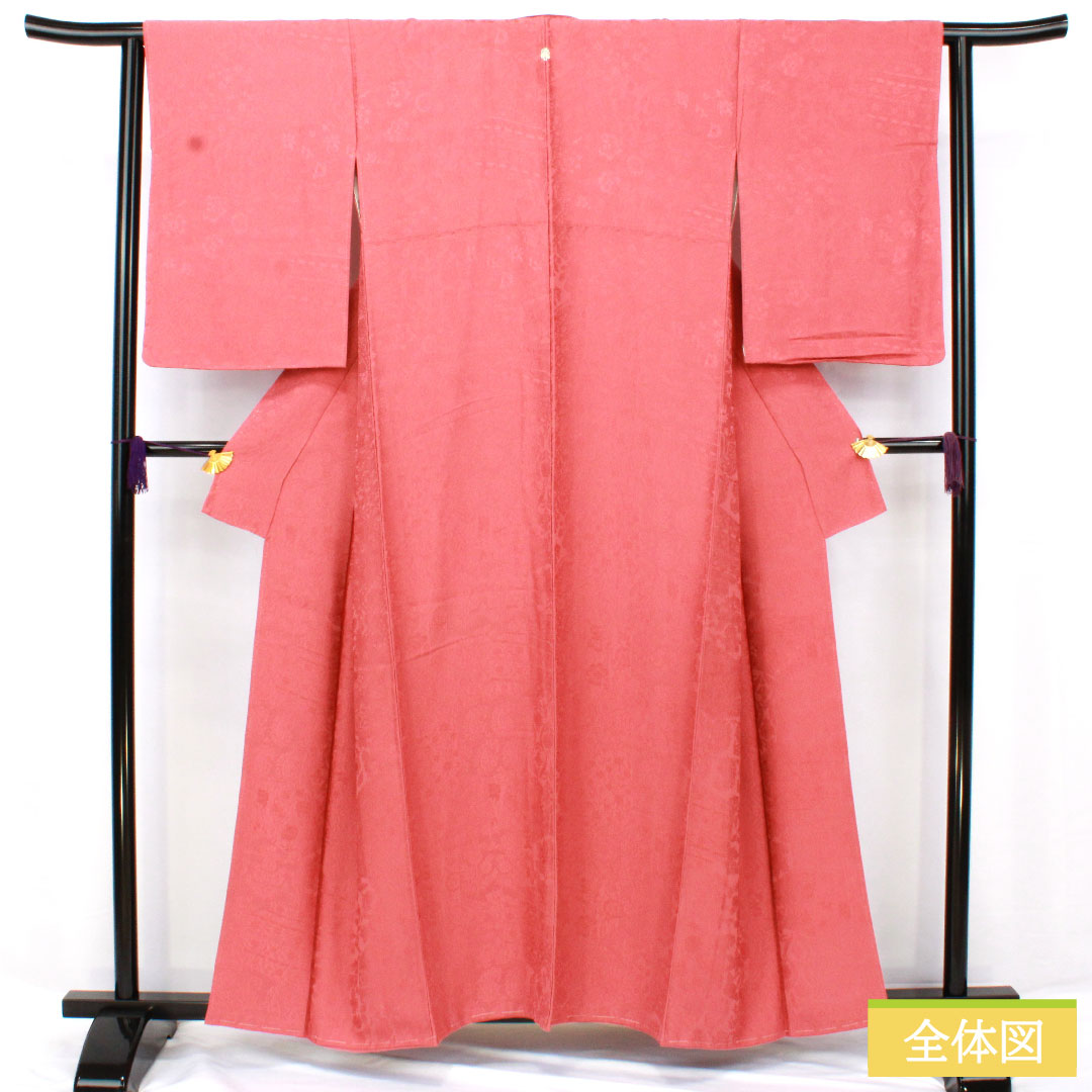 色無地 正絹 身丈157.5cm 裄丈63cm 桃紅色（とうこうしょく）綸子 一つ紋 蔓柏 袷 Aランク ピンク系 1114002003313