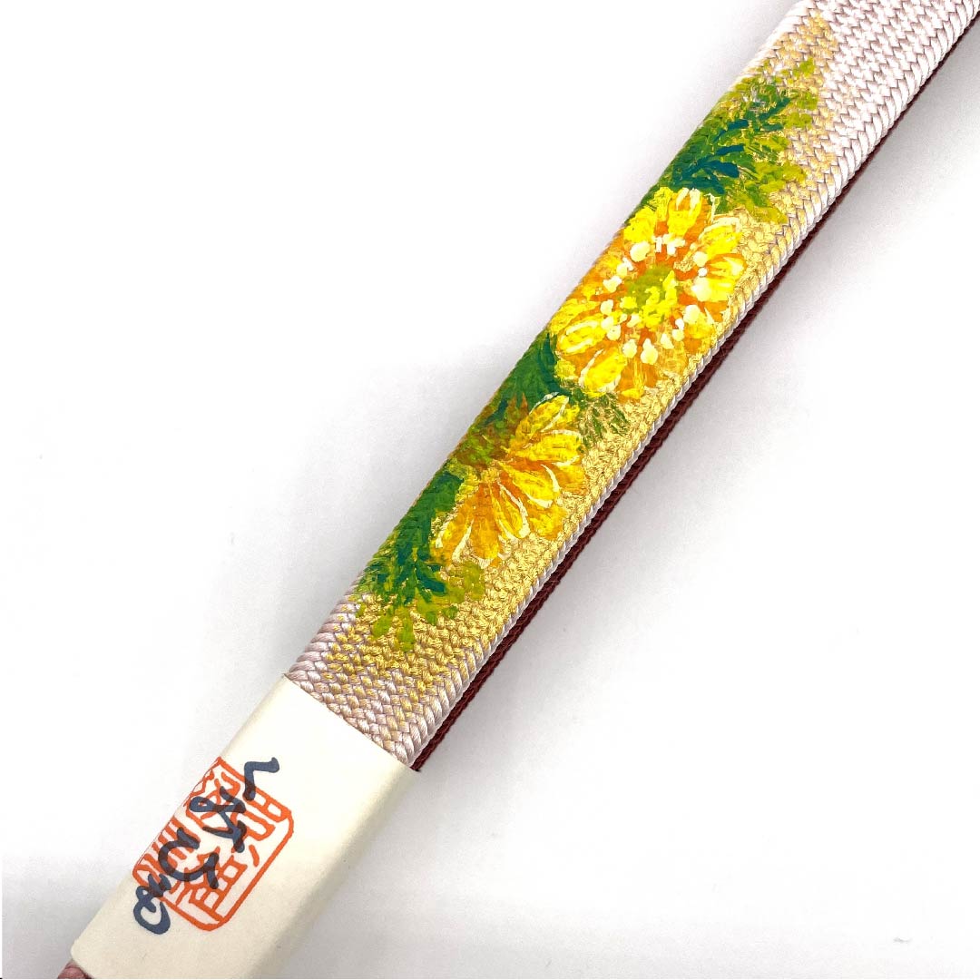 （新古品） 帯締め 正絹 四分紐 海老色（えびいろ） 福寿草 中村勝雲 手描き 長さ約165cm 幅約1.5cm セミフォーマル Sランク 赤系 1135000202312