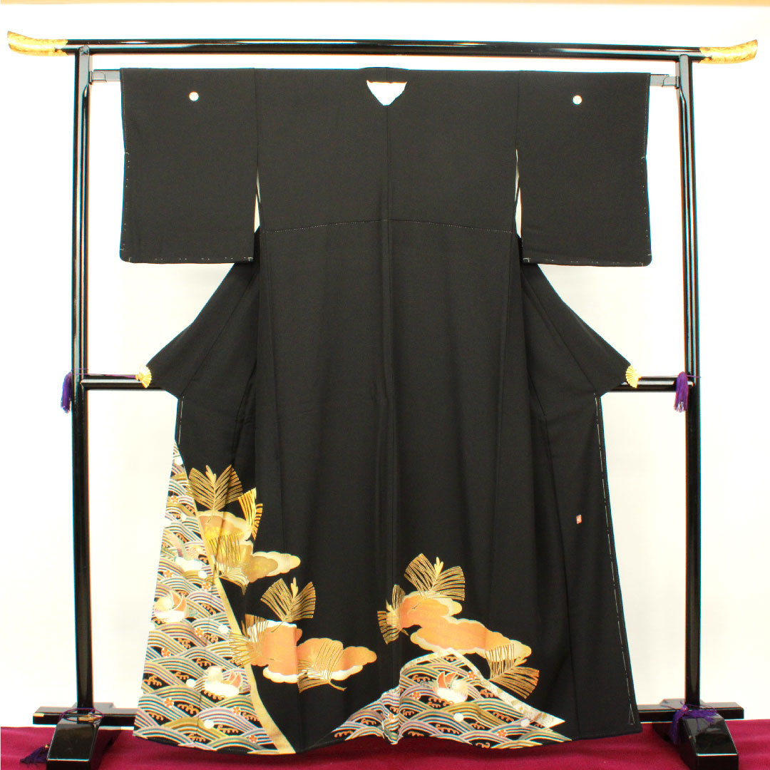 黑色正装和服，长度 161.5 厘米，袖长 63 厘米，衬里，工匠作品，松、鸳鸯、橘子、纯丝，S 级，五纹，黑色，1111000582410