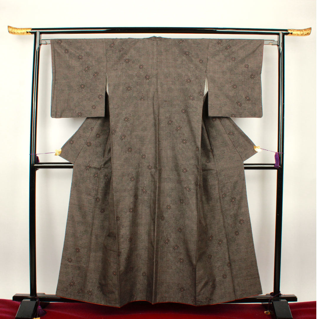 紬 身丈158.5cm 裄丈64cm 墨色 亀甲 花模様 正絹 Sランク 袷 グレー系 1116001872322