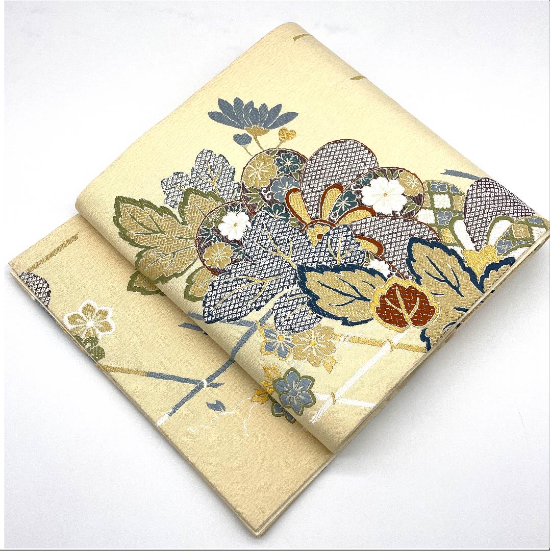 袋帯 薄卵色（うすたまごいろ） 華文 花菱 岡文織物 帯丈434cm 正絹 Sランク 六通 フォーマル クリーム系 1123006752315