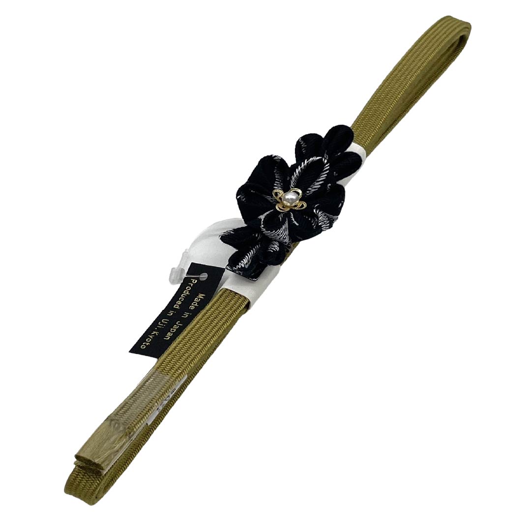 (新品)帯締め 正絹 NEWランク 三分紐 菜種油色（なたねあぶらいろ） 帯留め付き つまみ細工 日本製 長さ約135cm 幅約0.8cm カジュアル 緑系 1135006441319