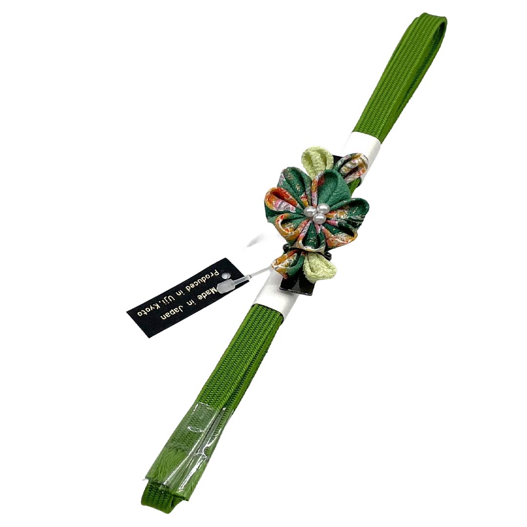 (新品)帯締め 正絹 NEWランク 三分紐 常盤色（ときわいろ） 帯留め付き つまみ細工 日本製 長さ約135cm 幅約0.8cm カジュアル 緑系 1135006571319