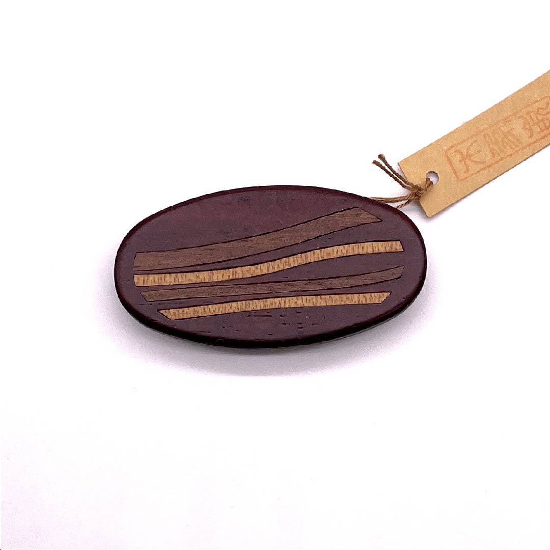 （新古品） 帯留め 木彫 カジュアル 赤銅色（しゃくどういろ） 木象嵌 縞　 横線 長さ約3cm 幅約6cm  Sランク 茶系 1137000352914