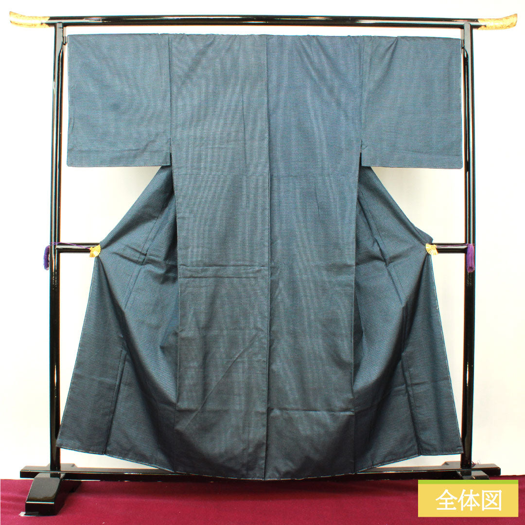 男物 正絹 身丈159cm 裄丈73cm 大島紬 100亀甲 亀甲模様 しつけ糸付き Sランク 袷 紺系 1119000802518