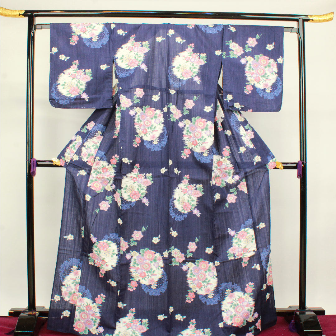 浴衣 しつけ糸付き 未使用品 紺色 雪輪 草花模様 木綿 Sランク 単衣 身丈171cm 裄丈65.5cm 紺系 1118002072618