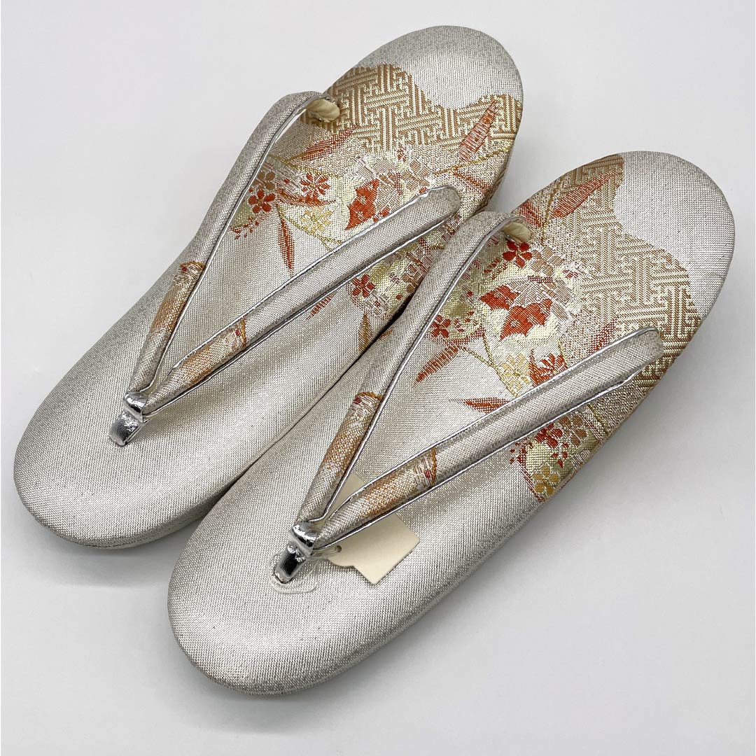 Sandals, Obi Fabric, Grade A, Formal, Tomesode (Tomesode), Saga Nishiki, Auspicious Pattern, 23cm Length, Medium, Silver, Product Number: 1122001293322