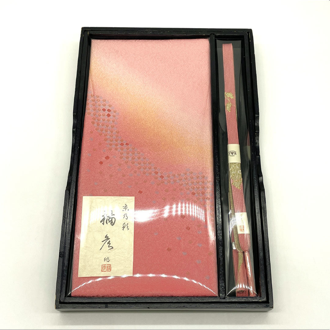 （新古品） 帯締め・帯揚げセット 正絹 NEWランク 長春色（ちょうしゅんいろ） 中紅色（なかのくれないいろ） 手組紐 千晃謹製 長さ約160cm 幅約1.6cm セミフォーマル ピンク系 1141000571313