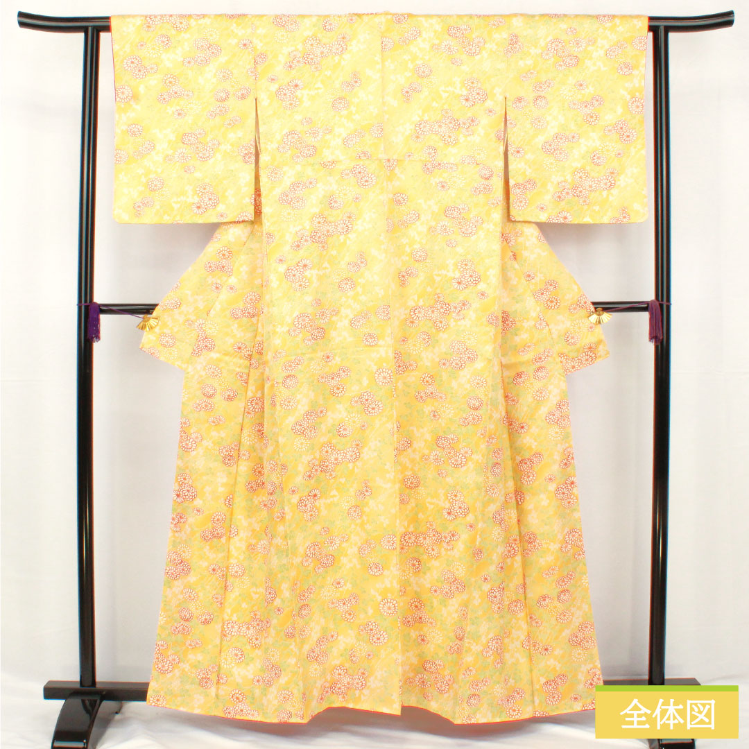小紋 ポリエステル 身丈159cm 裄丈62cm 袷 支子色（くちなしいろ） 洗える着物 菊 Sランク 黄系 1115004552323