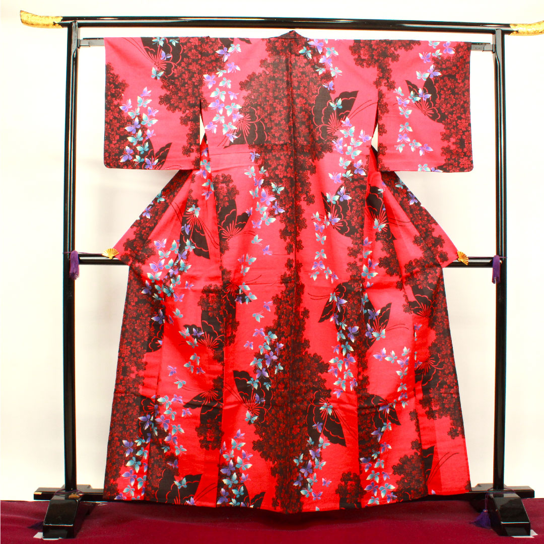 浴衣 しつけ糸付き 未使用品 紅絹色 桜 蝶 木綿 Sランク 単衣 身丈162.5cm 裄丈63.5cm 赤系 1118003662412