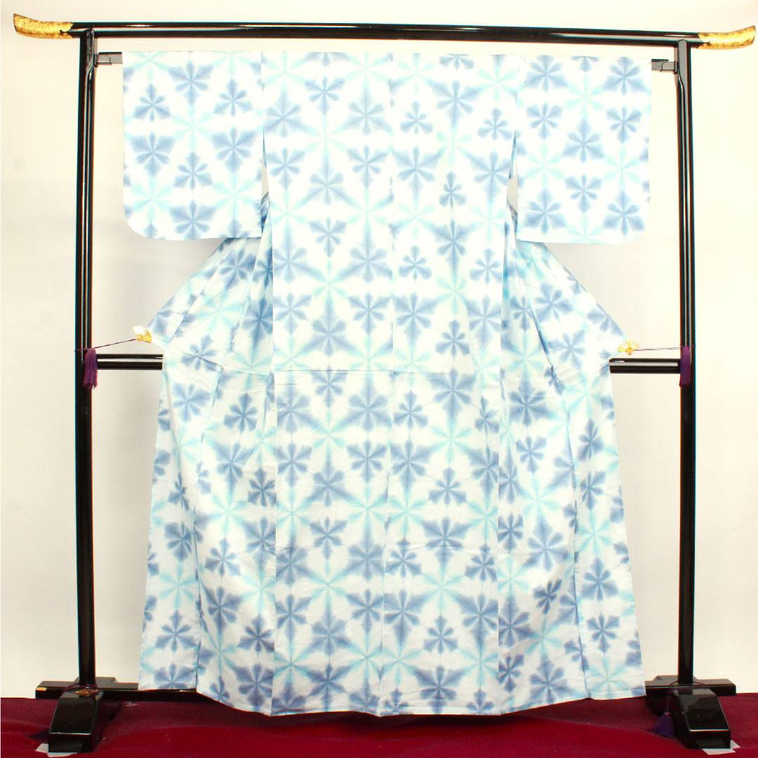 （新品未使用品）浴衣 雪花絞り しつけ糸付き 未使用品 抽象模様 板締め絞り 木綿 NEWランク 単衣 身丈162cm 裄丈65cm 青系 1118003921417
