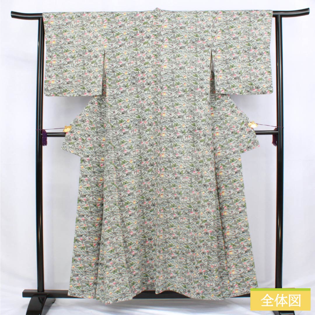 Komon (small pattern) kimono, pure silk, length 156cm, sleeve length 63cm, lined, fish belly white (gyo to akuiro) design, Ryukyu Bingata floral pattern, S rank, gray, 1115006132322