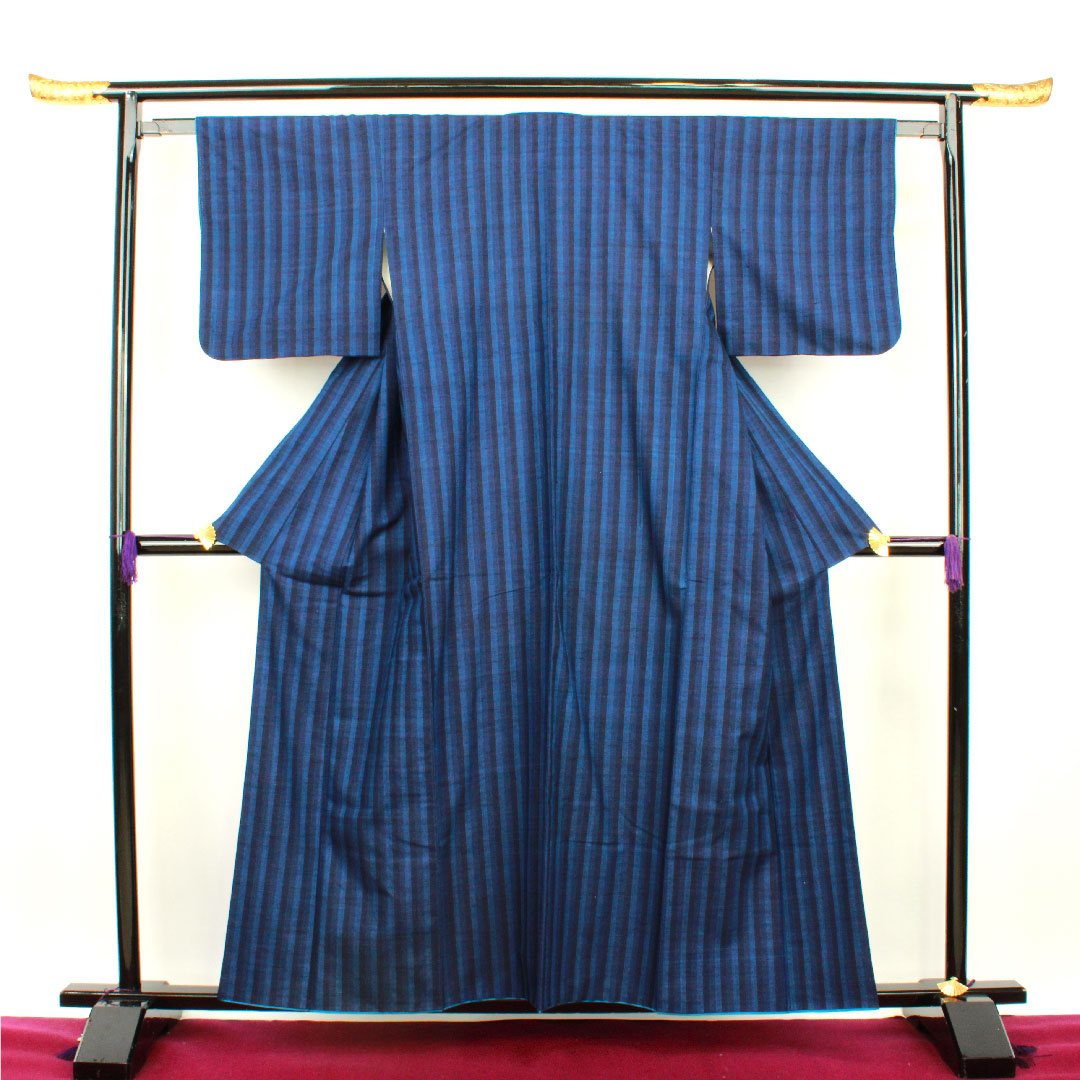 紬 身丈158.5cm 裄丈62.5cm 真綿 縞 正絹 Aランク 袷 紺系 1116002113318
