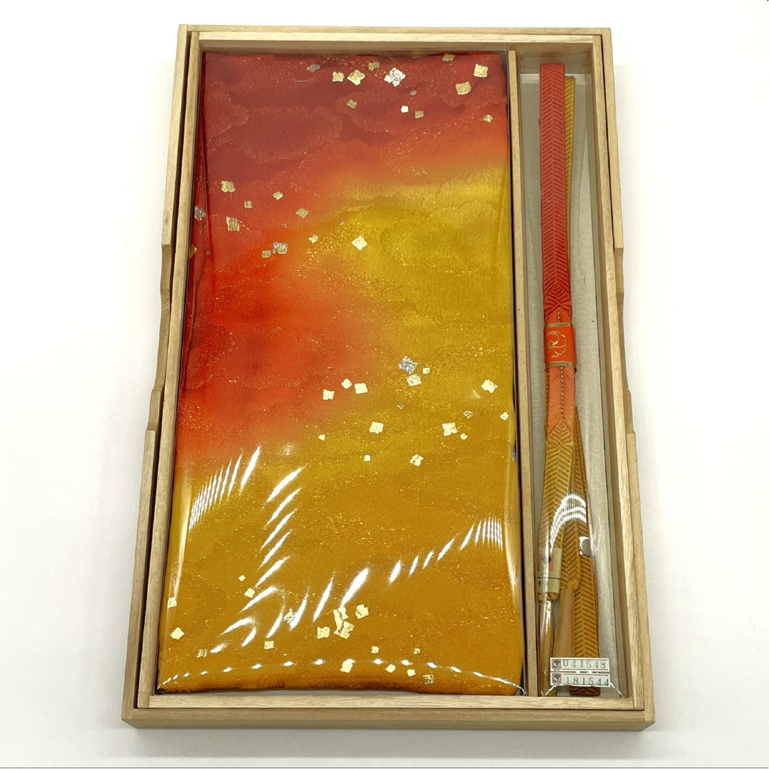 （新古品） 帯締め・帯揚げセット 正絹 NEWランク 黄金色（こがねいろ） 牛血紅色（ぎゅうけつこういろ） 古典柄 二色遣い 長さ約157cm 幅約1.5cm セミフォーマル 黄系 1141000521323