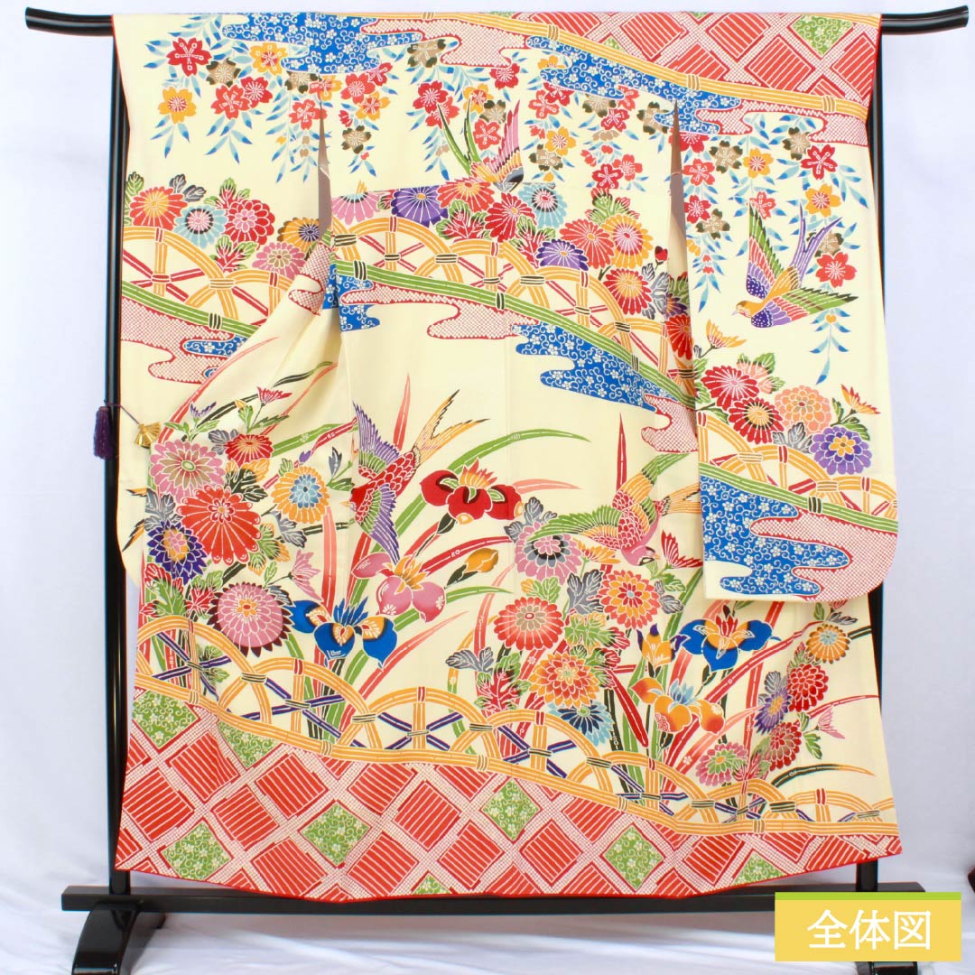 Kimono (Furisode) Pure Silk, Rank B, Length 156.5cm, Sleeve Length 66.5cm, Lined, Pale Eggshell Color (Usutamagoiro), Kyo-Bingata, Auspicious Motifs, with layered collar, Cream-colored, 1113002954315