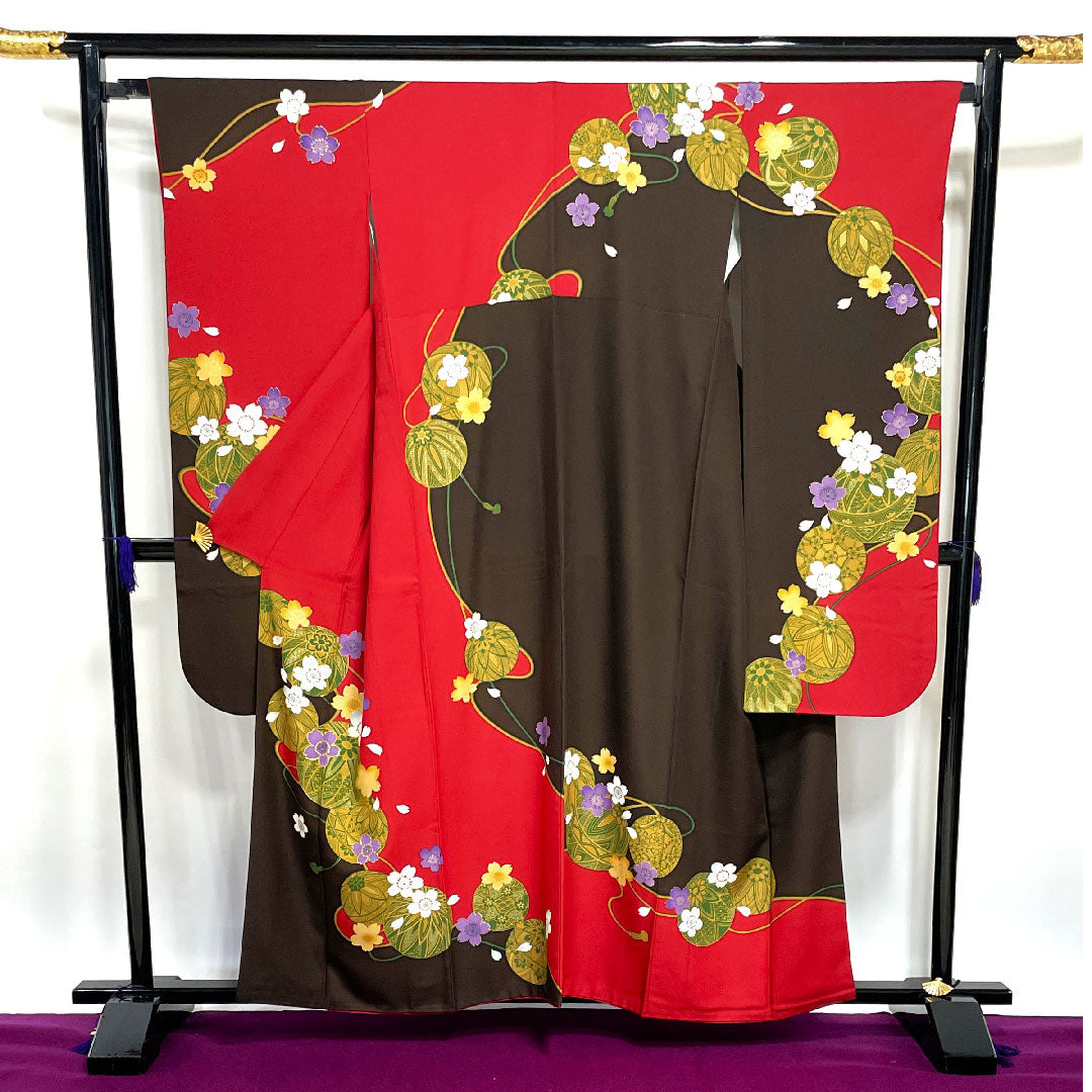 振袖 身丈159.5cm 裄丈65.5cm 袷  生臙脂色 赤墨色 鞠 桜  正絹 Sランク グラデ 1113001232399