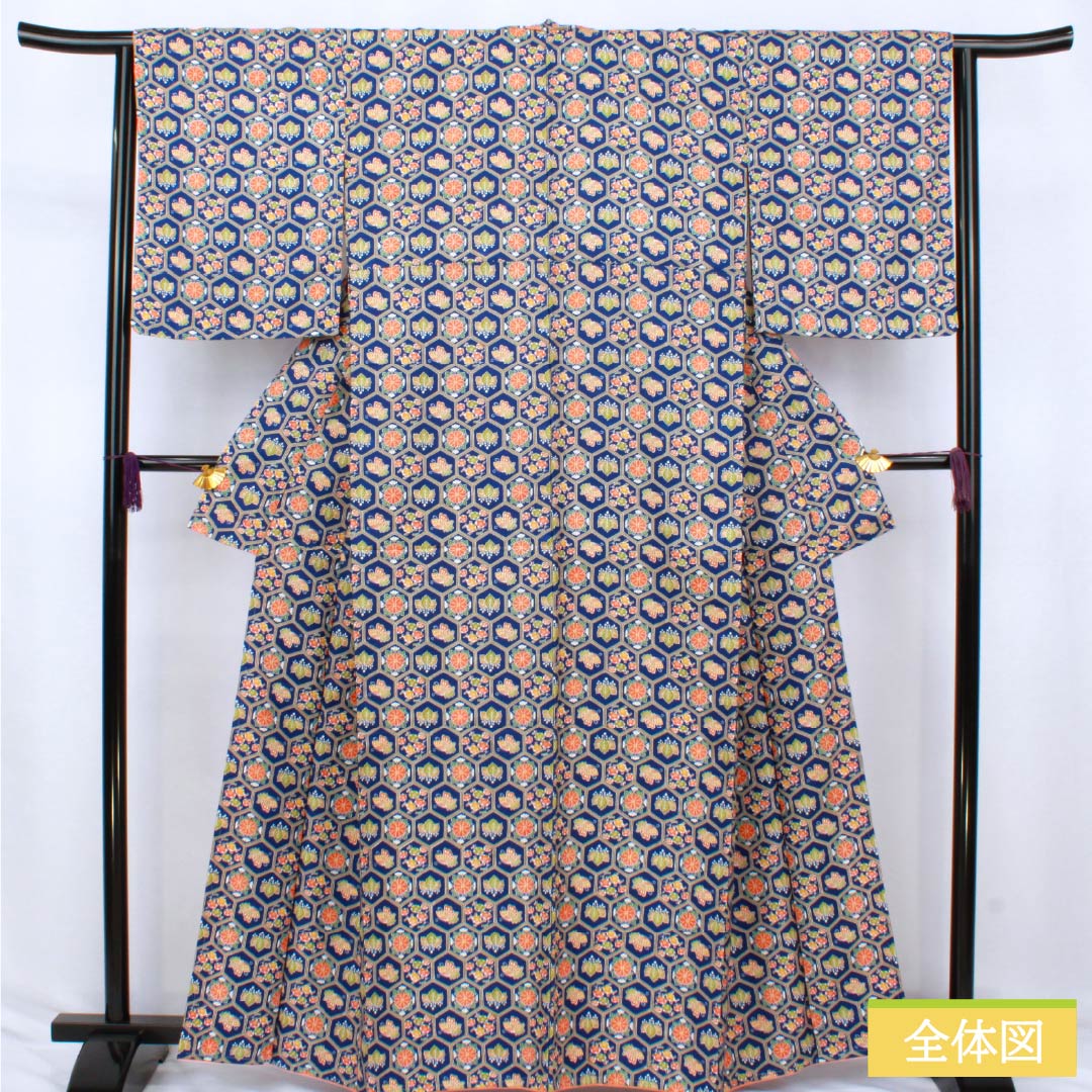 小紋 ポリエステル Sランク 身丈163cm 裄丈64.5cm 袷 紺瑠璃色（こんるりいろ） 亀甲 小花 梅 蝶 紺系 1115007302418