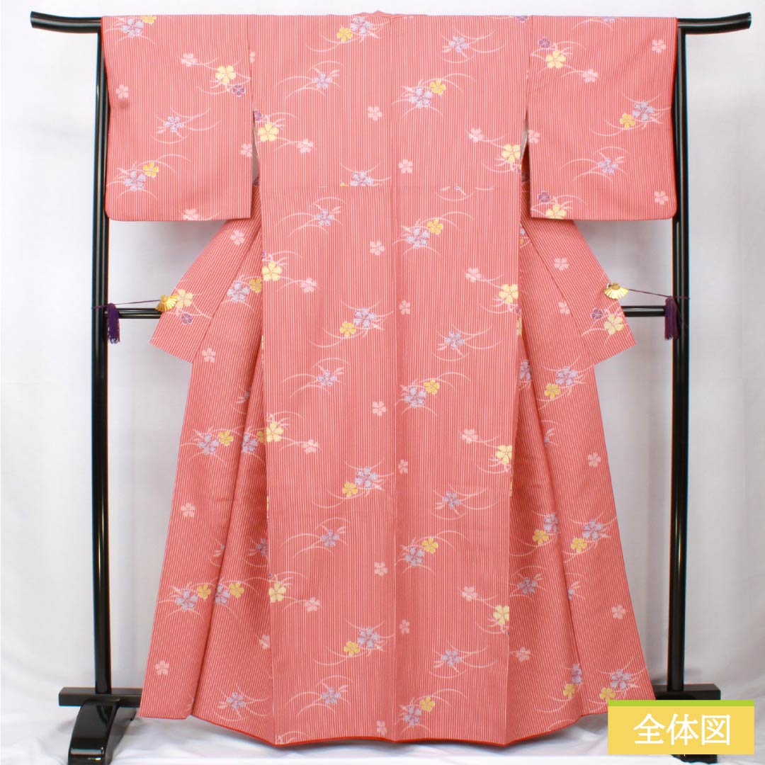 小紋 ポリエステル 身丈163cm 裄丈65cm 袷 似紅色（にせべにいろ） 露芝 小花 洗える着物 Aランク 赤系 1115005933412