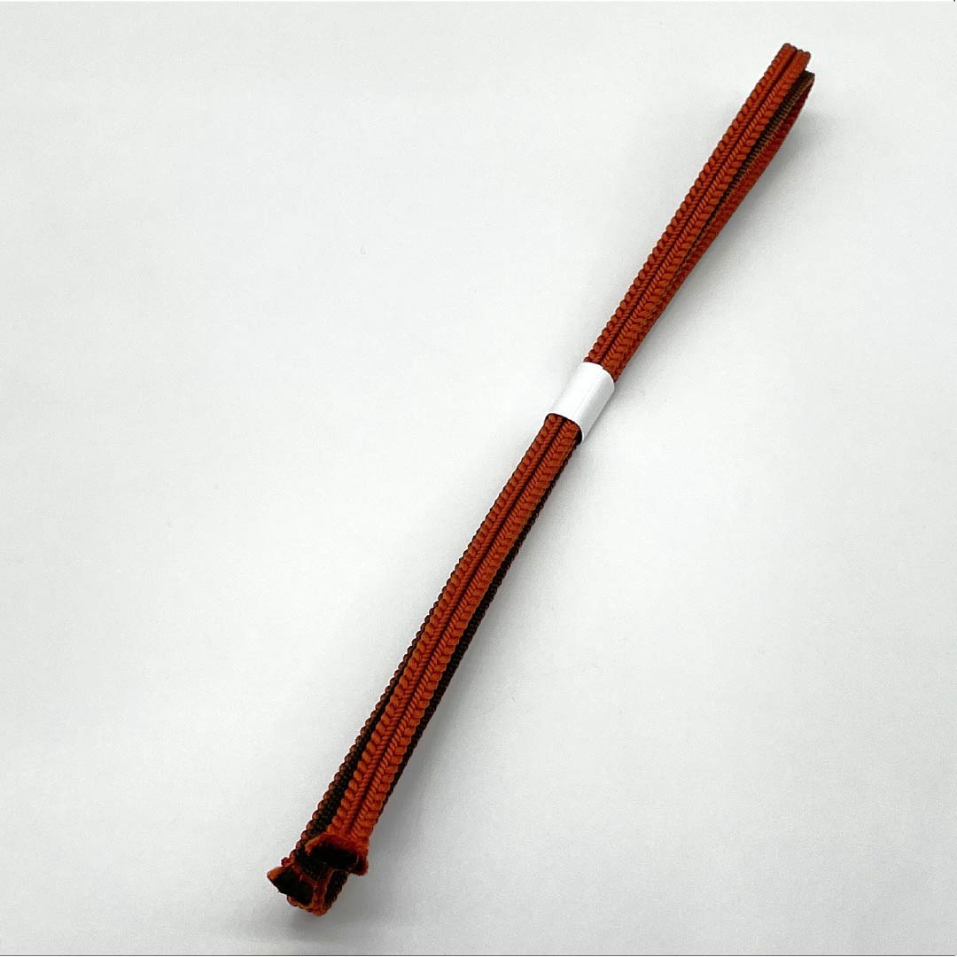 (新品)帯締め 正絹 NEWランク 三分紐 猩々茶色（しょうじょうちゃいろ） 帯留め用   長さ約122cm 幅約0.9cm カジュアル 茶系 1135005811314