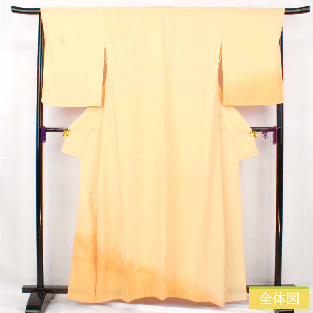 訪問着 正絹 胴抜き 身丈158cm 裄丈66.5cm 薄柑子色（うすこうじいろ） 刺繍 草花模様 一つ紋 揚羽蝶 付下げ Sランク 橙系 1112005602326