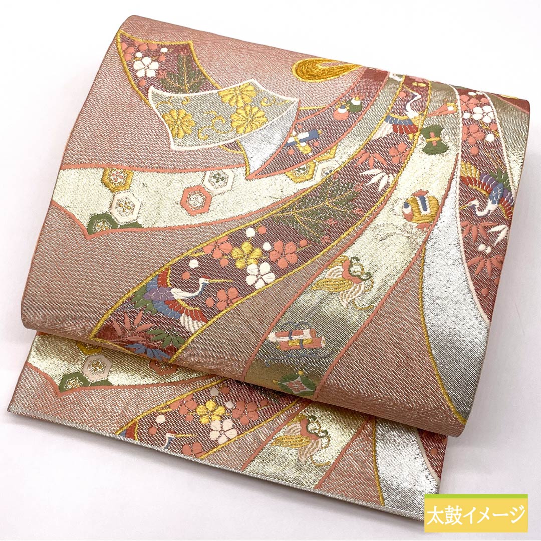 袋帯 正絹 東雲色（しののめいろ） 佐賀錦 束ね熨斗 宝尽くし 花唐草 帯丈472cm Sランク 六通 フォーマル ピンク系 1123013482413
