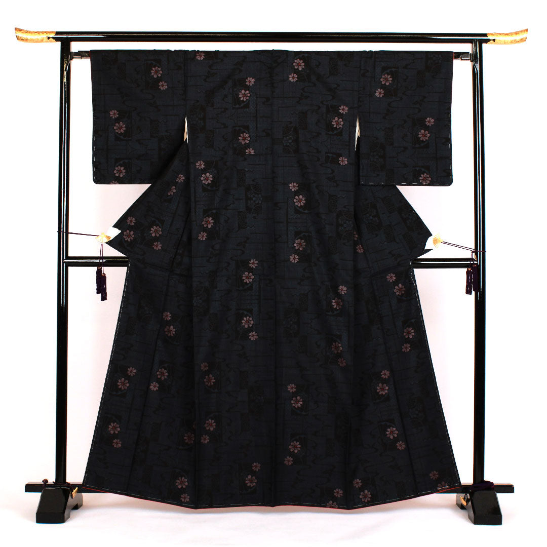 大島紬 身丈164cm 裄丈65cm 5マルキ 流水 色紙・花模様 正絹 Sランク 袷 紺系 1116000682318