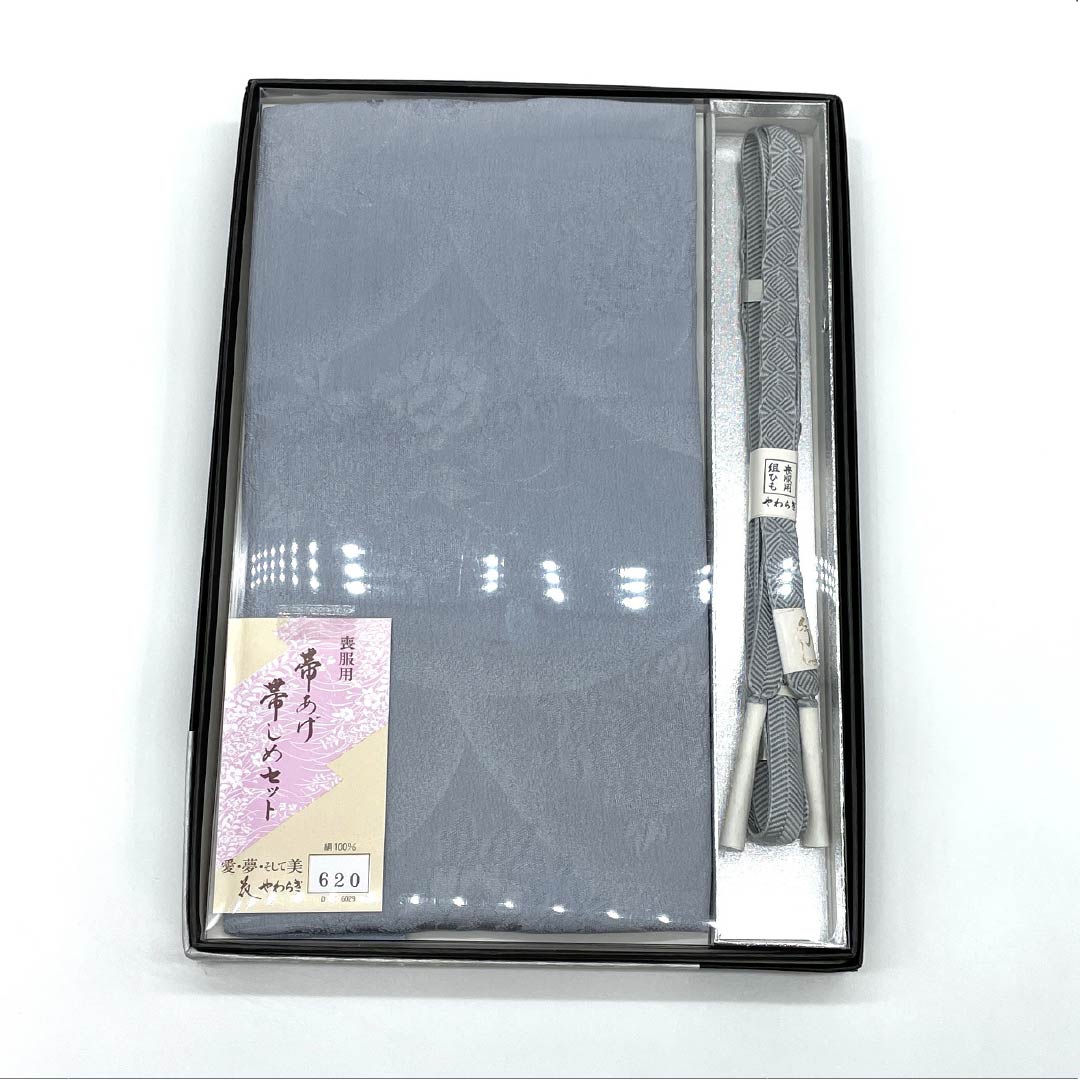 （新古品） 帯締め・帯揚げセット 正絹 NEWランク 薄鈍色（うすにびいろ） 喪服用 長さ約163cm 幅約1.5cm フォーマル グレー系 1141000201322