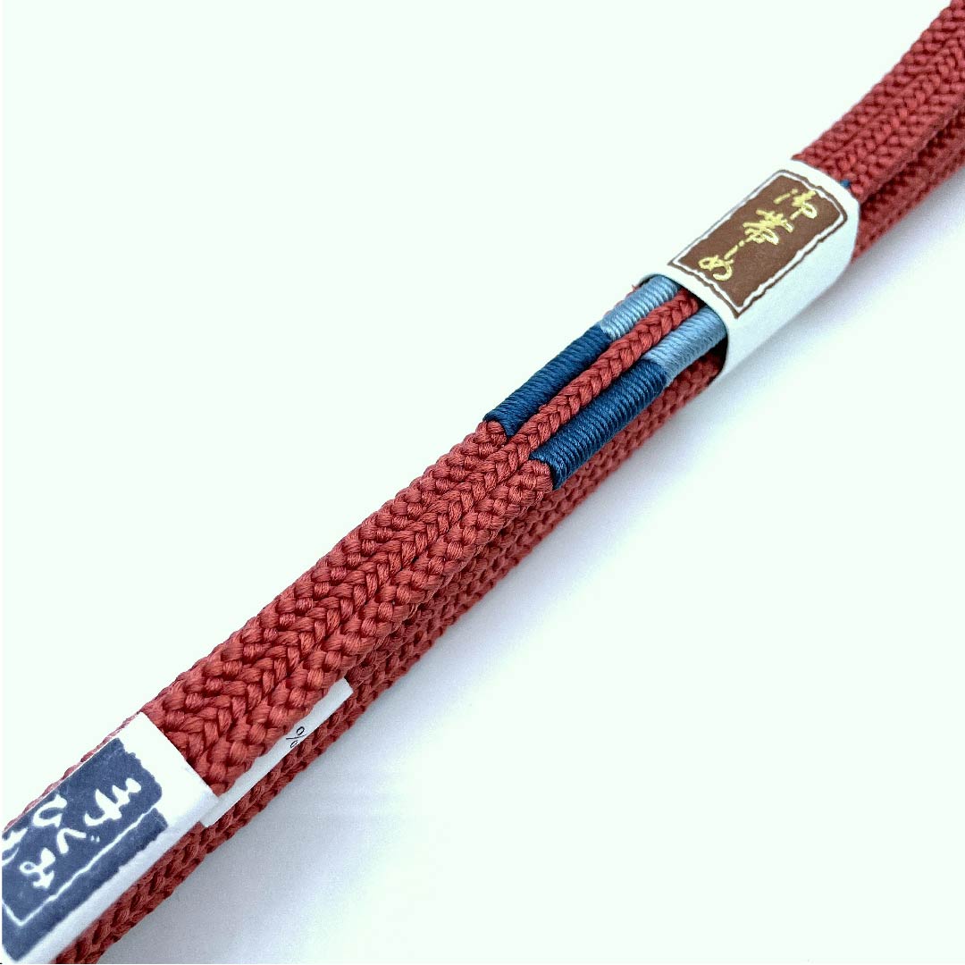 （新古品） 帯締め 正絹 四分紐 甚三紅色（じんざもみいろ） 手組紐 新古品  長さ約168cm 幅約1cm カジュアル Sランク 赤系 1135000852912