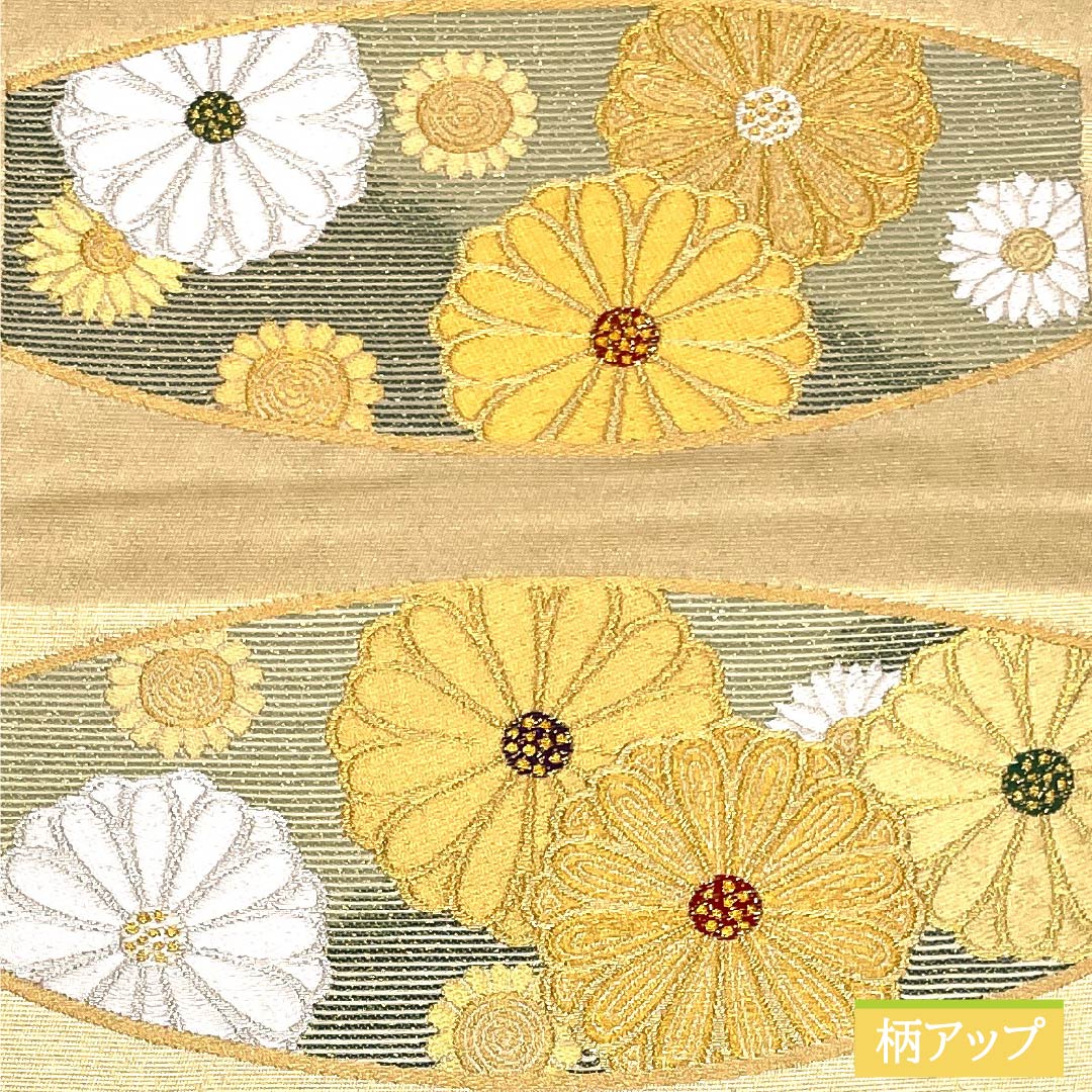 Formal, gold-tone, pure silk obi with a S-rank design, featuring a chrysanthemum design and gold leaf accents. Length: 448cm. Features six-fold hem. Product number: 1123015222321.